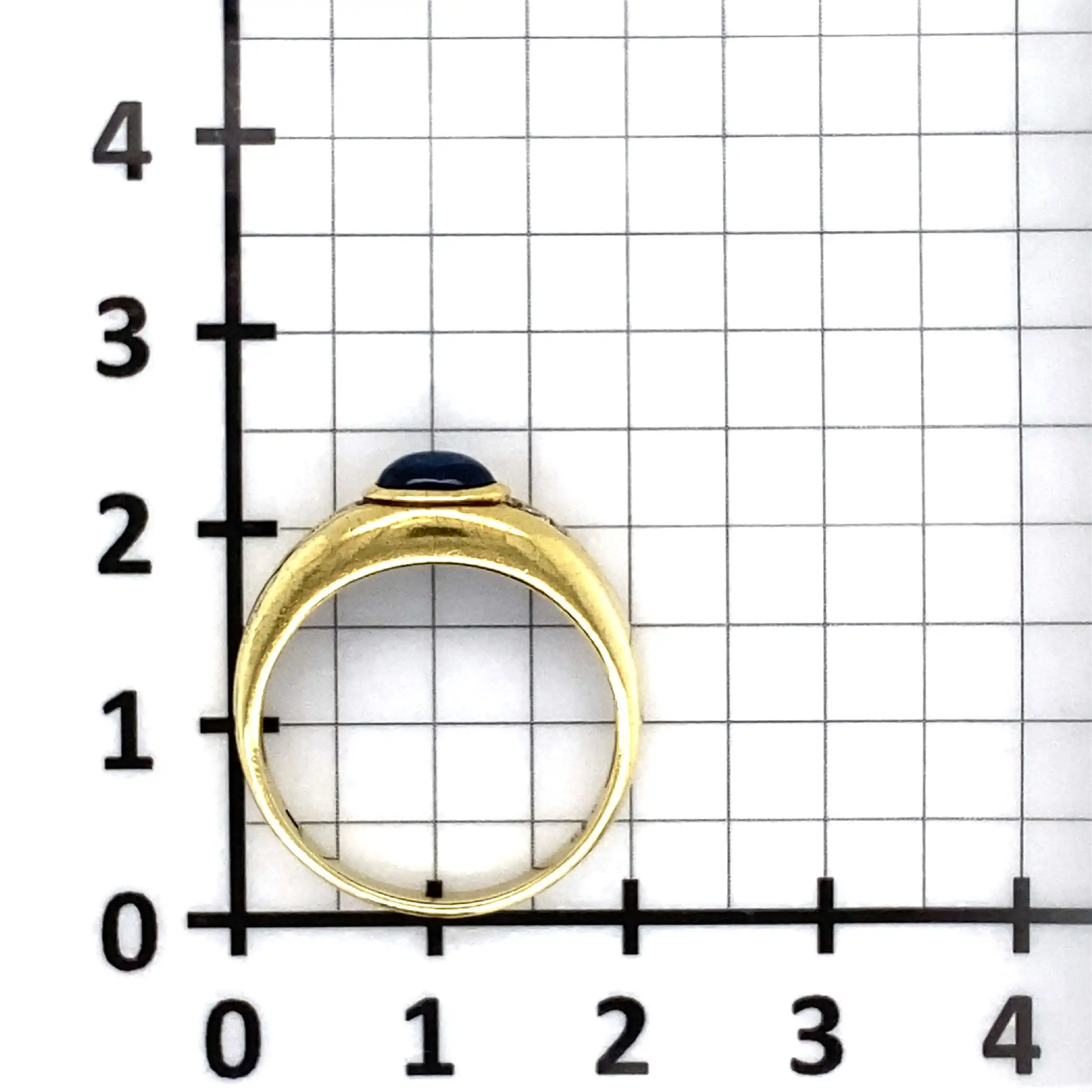 Ring Gelbgold mit blauem Cabochon und Diamanten Ring Gelbgold mit blauem Cabochon und Diamanten