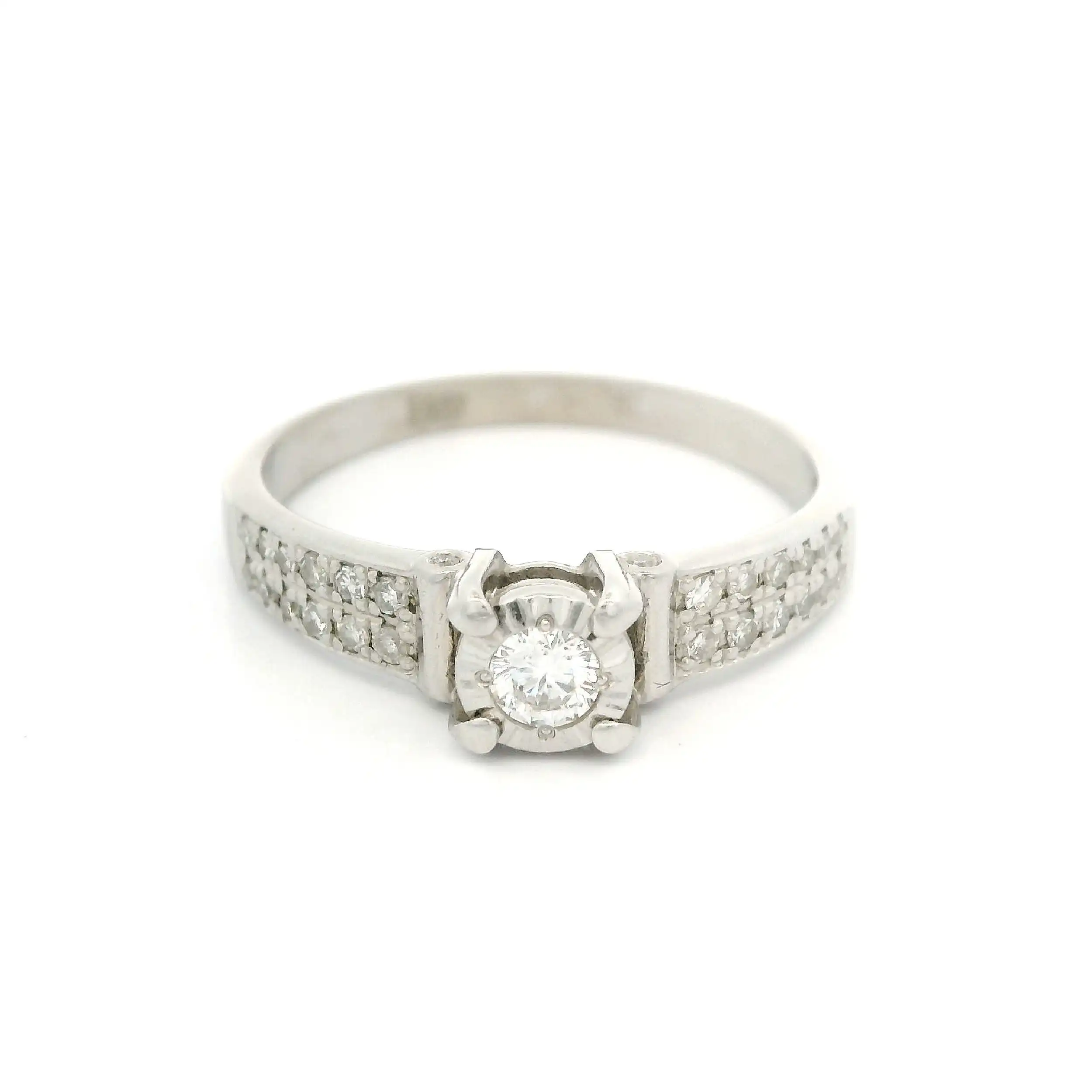 Ring Weißgold mit Brillant und Diamanten Ring Weißgold mit Brillant und Diamanten