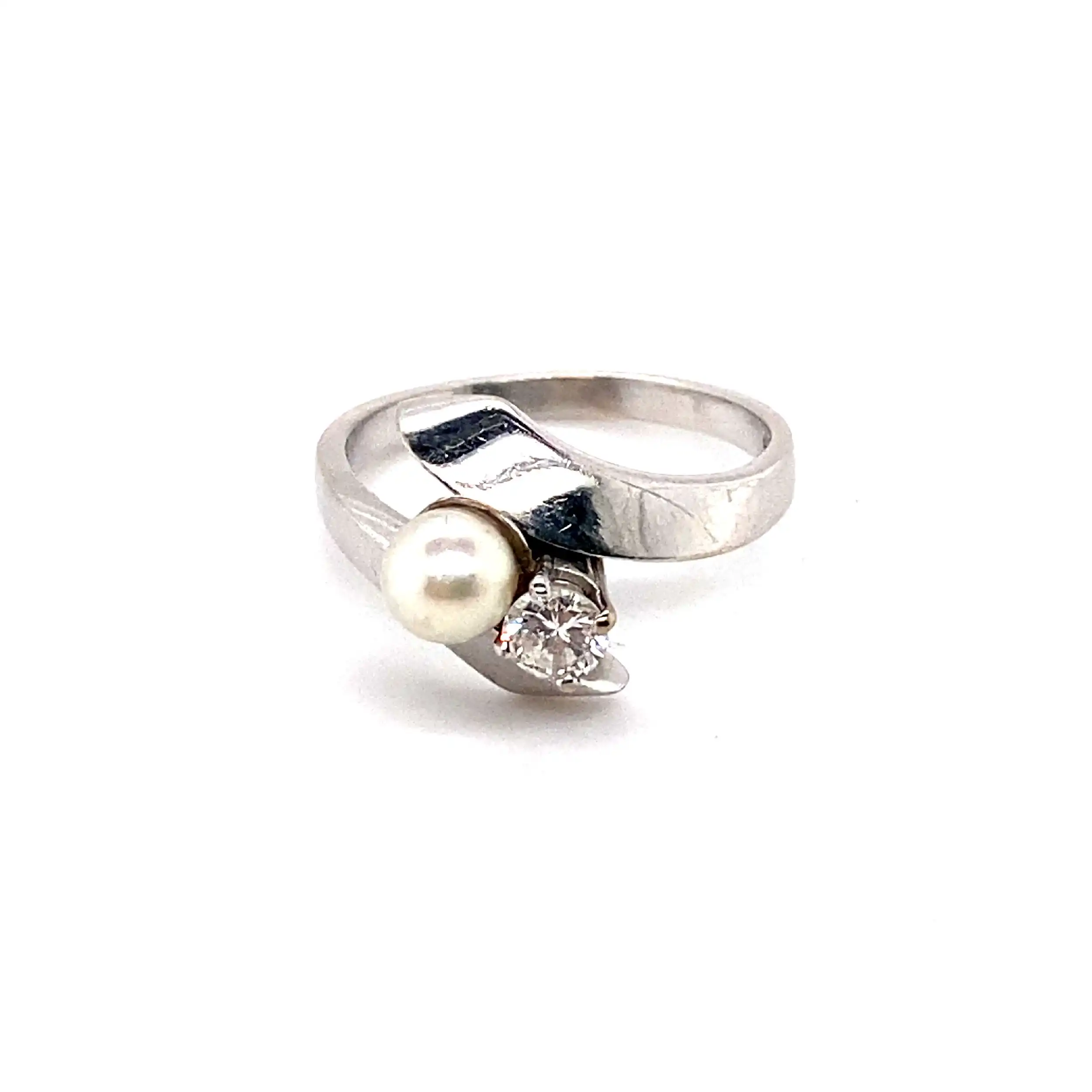 Ring Weißgold mit Perle und Brillant