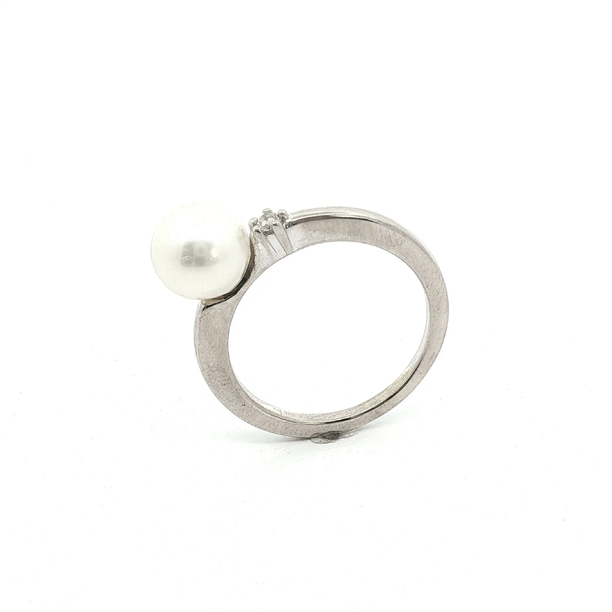 Ring Weißgold mit Perle und Brillant Ring Weißgold mit Perle und Brillant