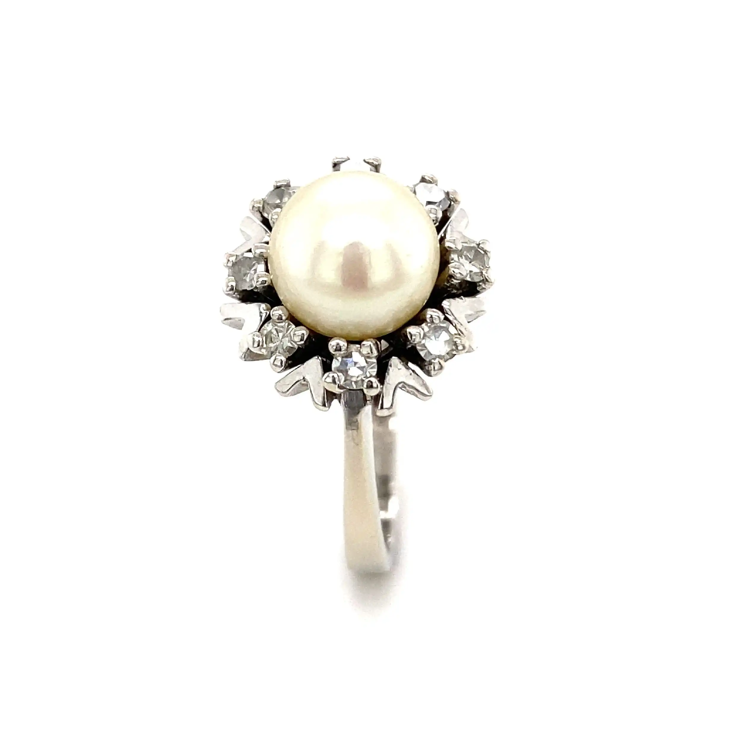 Ring Weißgold mit Perle & Diamanten, graviert mit 0,25ct. Ring Weißgold mit Perle & Diamanten, graviert mit 0,25ct.