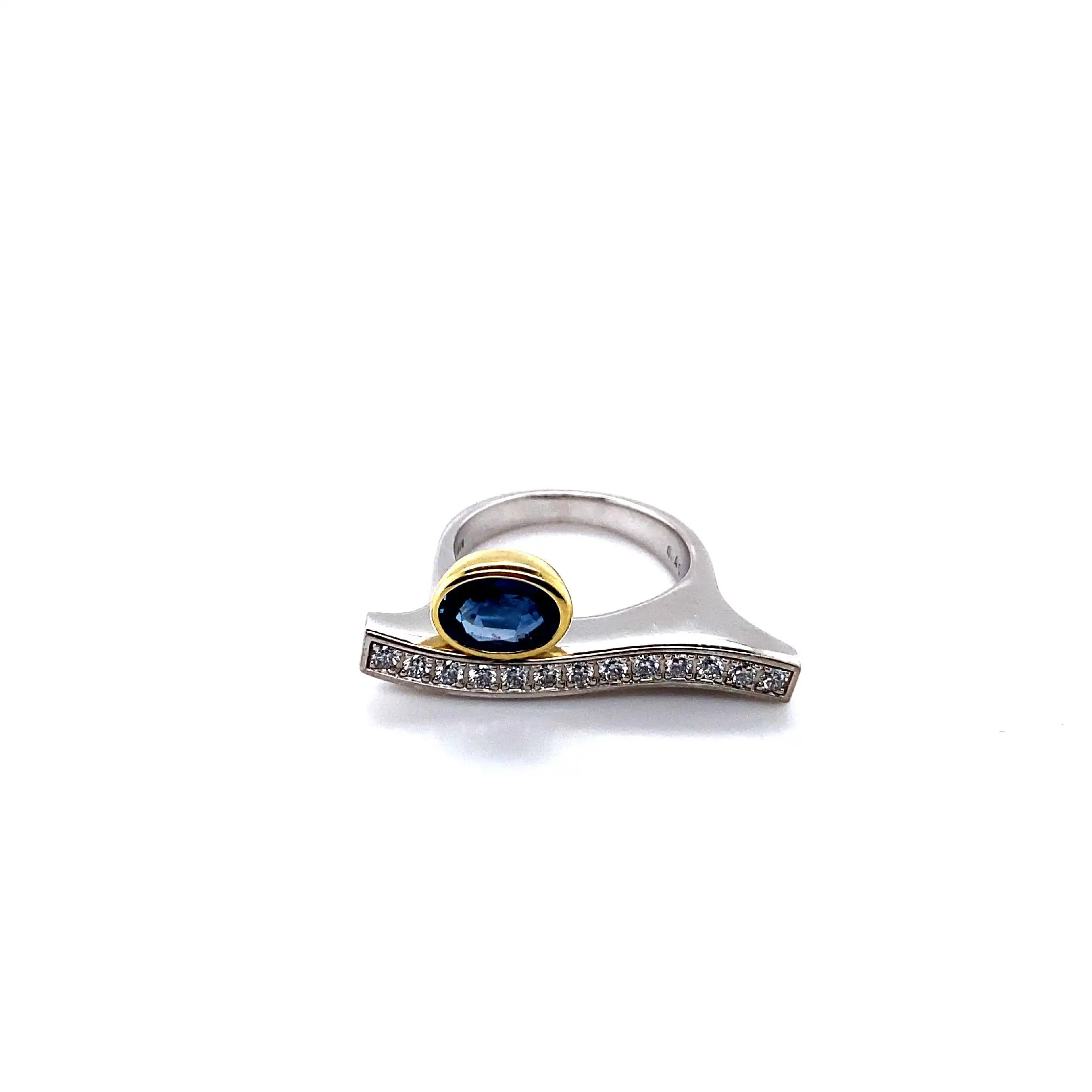 Ring Bicolor mit Brillanten und Saphir Ring Bicolor mit Brillanten und Saphir