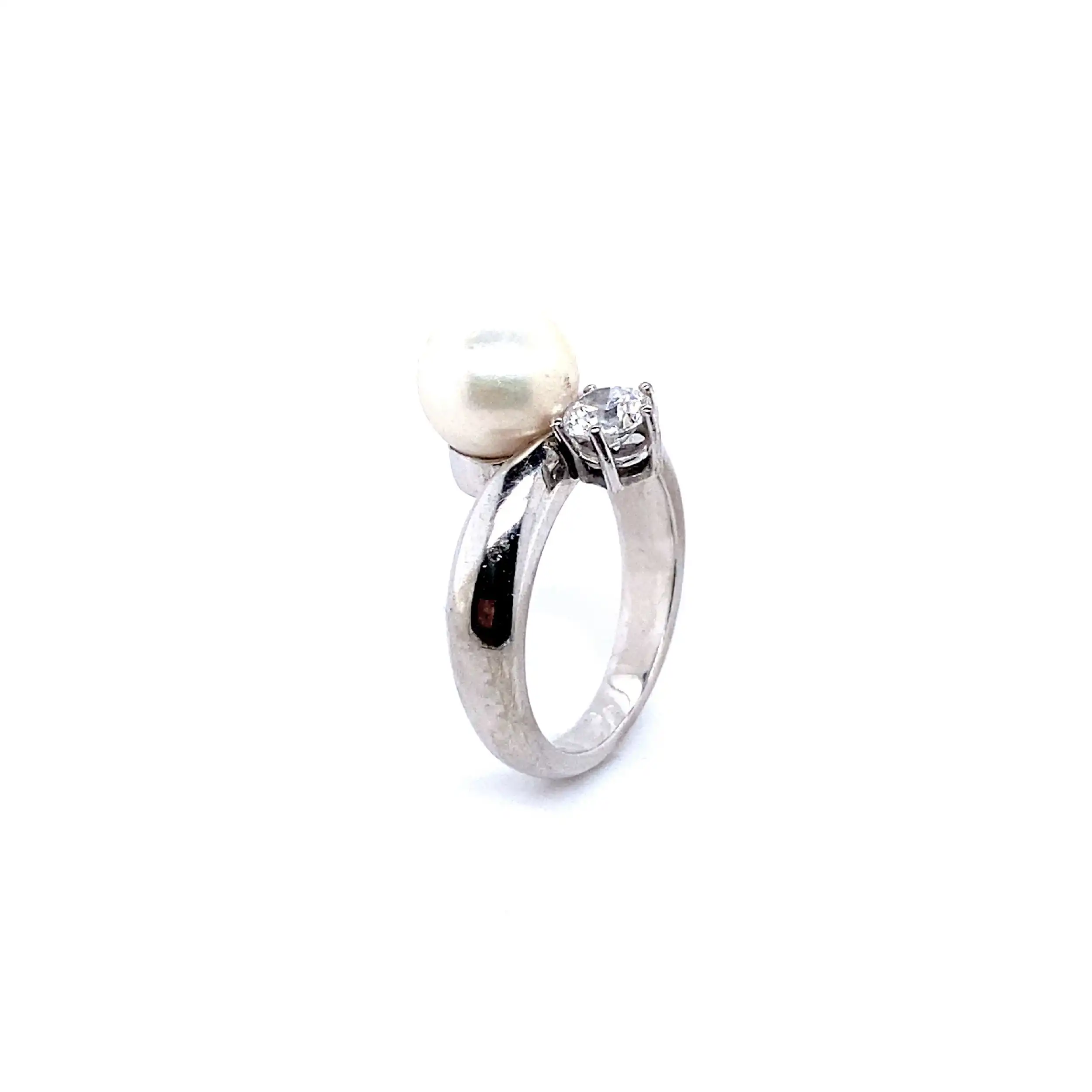 Ring Weißgold mit Perle und Brillanten Ring Weißgold mit Perle und Brillanten