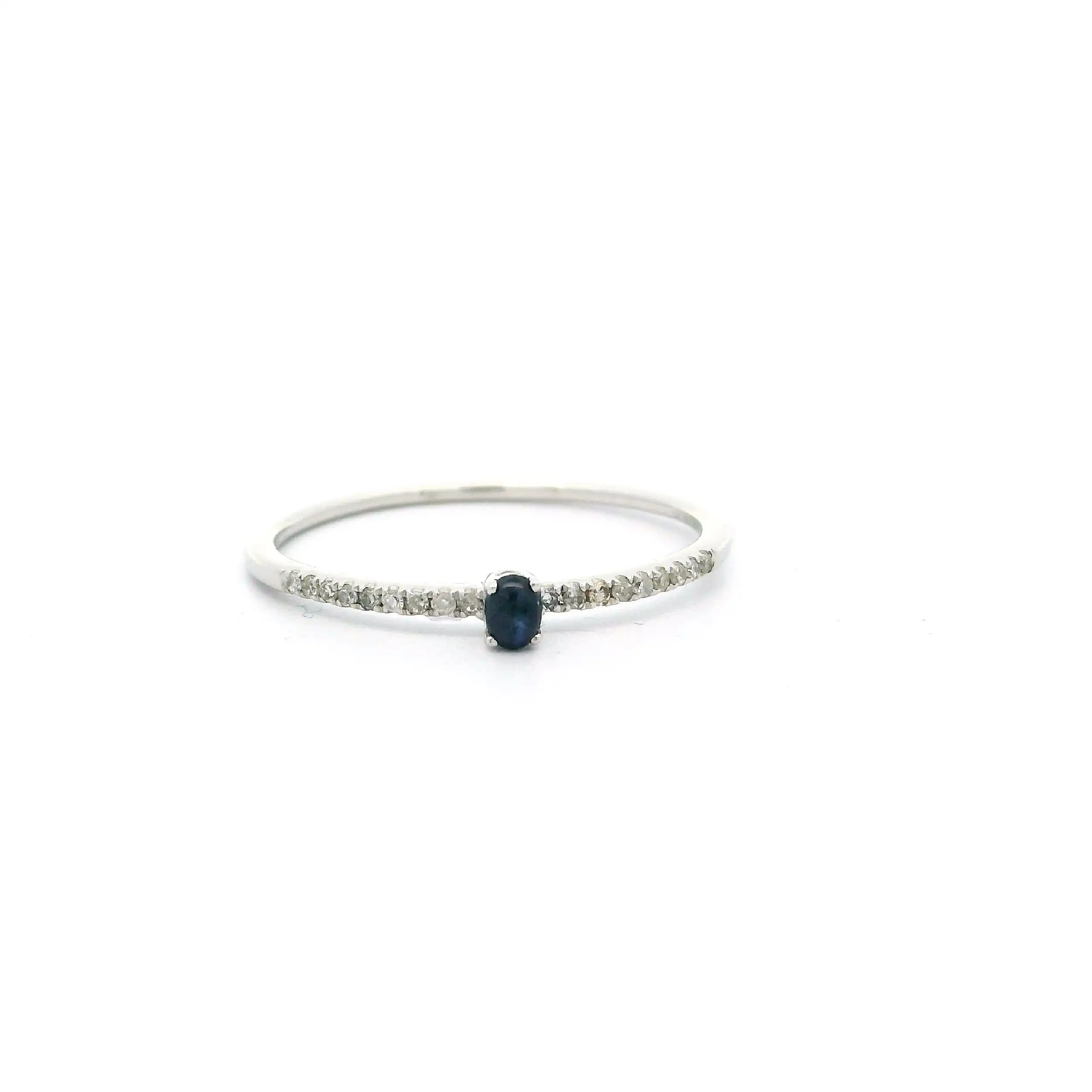 Ring Weißgold mit Saphir Cabochon & Diamanten, graviert mit 0,05ct.