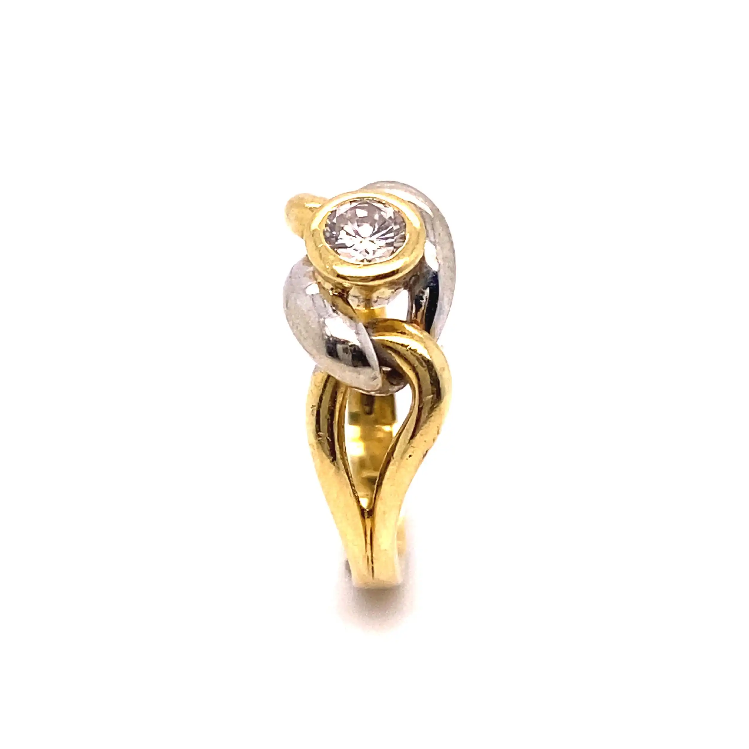 Ring bicolor mit Brillant, graviert mit 0,32ct. Ring bicolor mit Brillant, graviert mit 0,32ct.