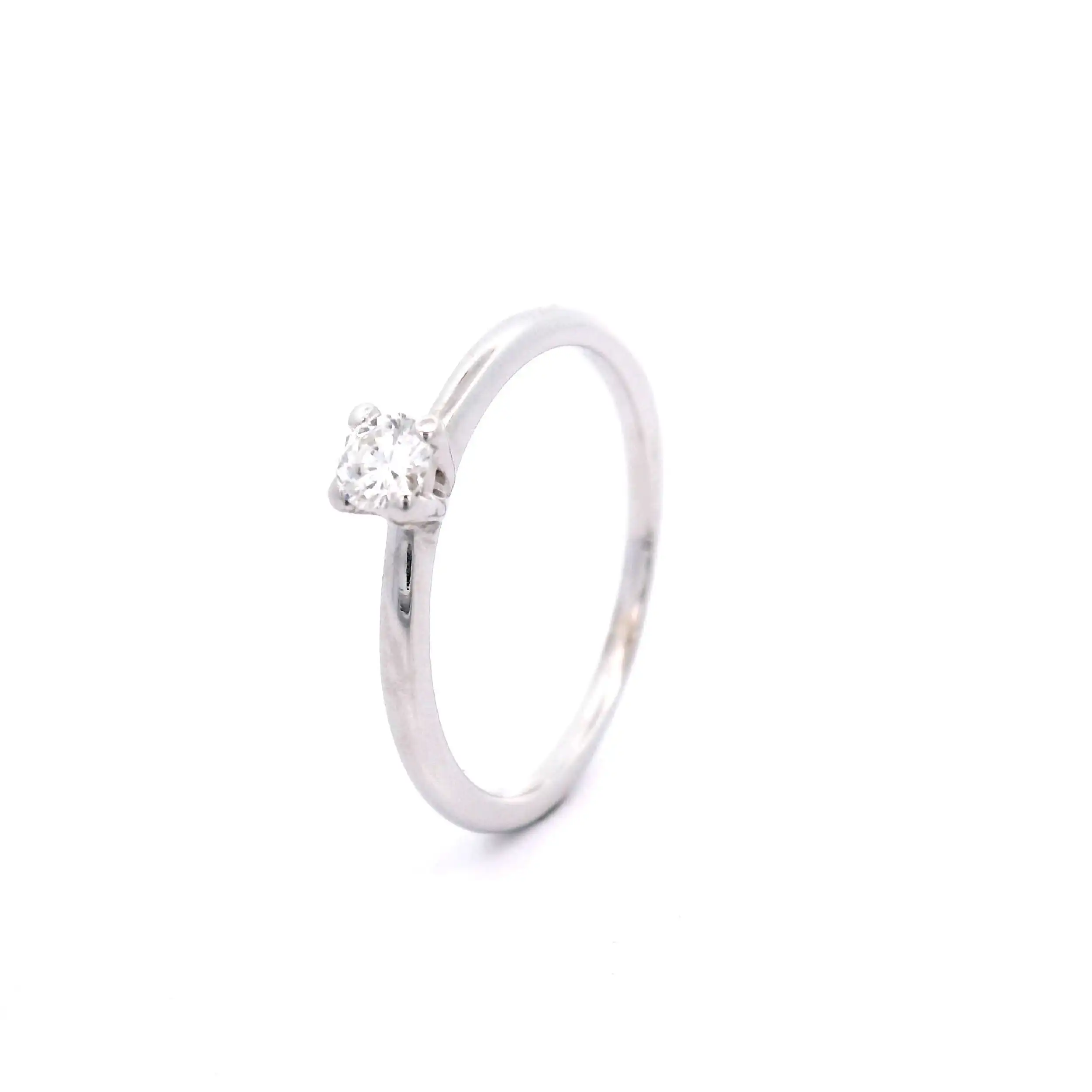 Ring Weißgold mit Brillant-Solitär, graviert mit "0,15" Ring Weißgold mit Brillant-Solitär, graviert mit "0,15"