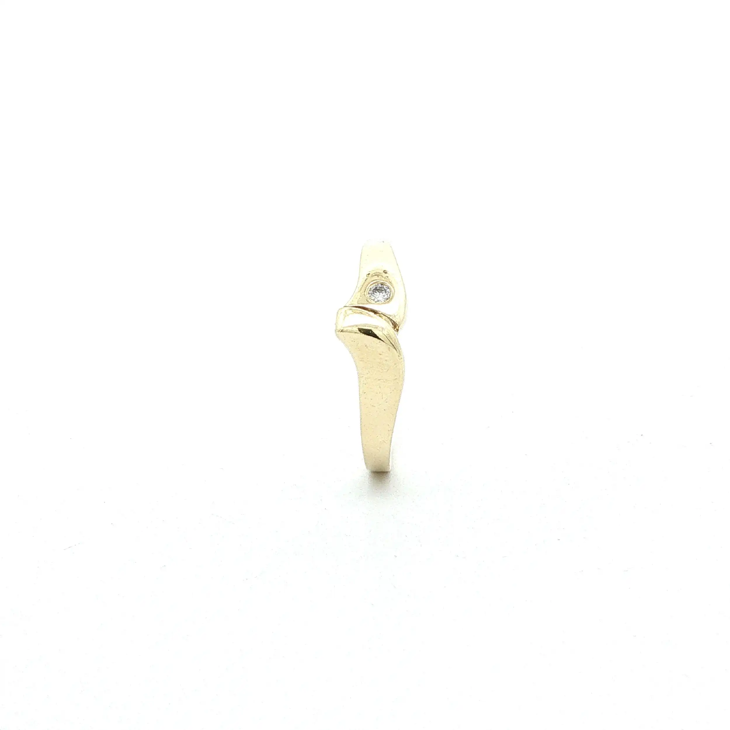 Ring Gelbgold mit Brillant, graviert mit 0,03ct.