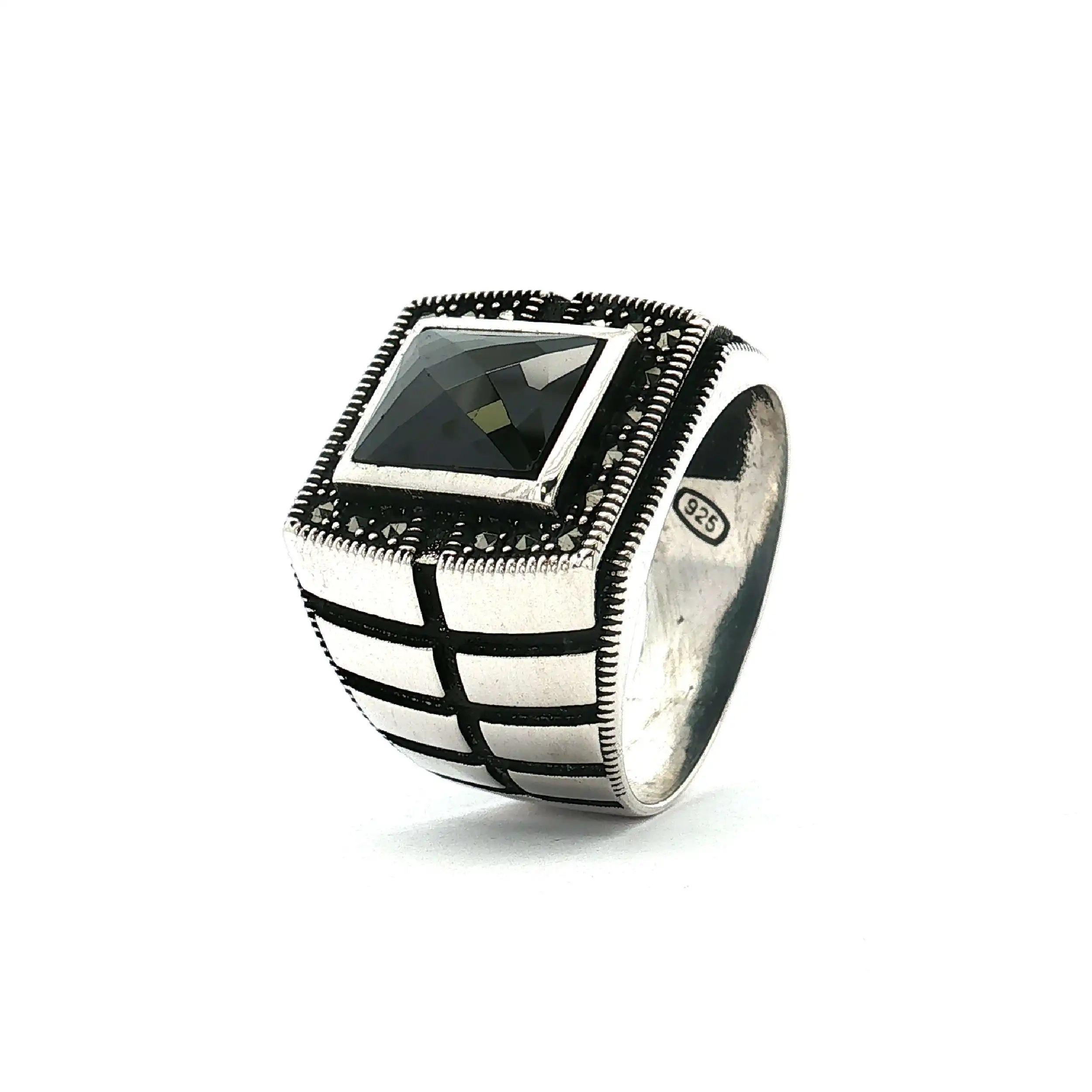 Herrenring Silber mit schwarzen Stein und Markasiten Herrenring Silber mit schwarzen Stein und Markasiten