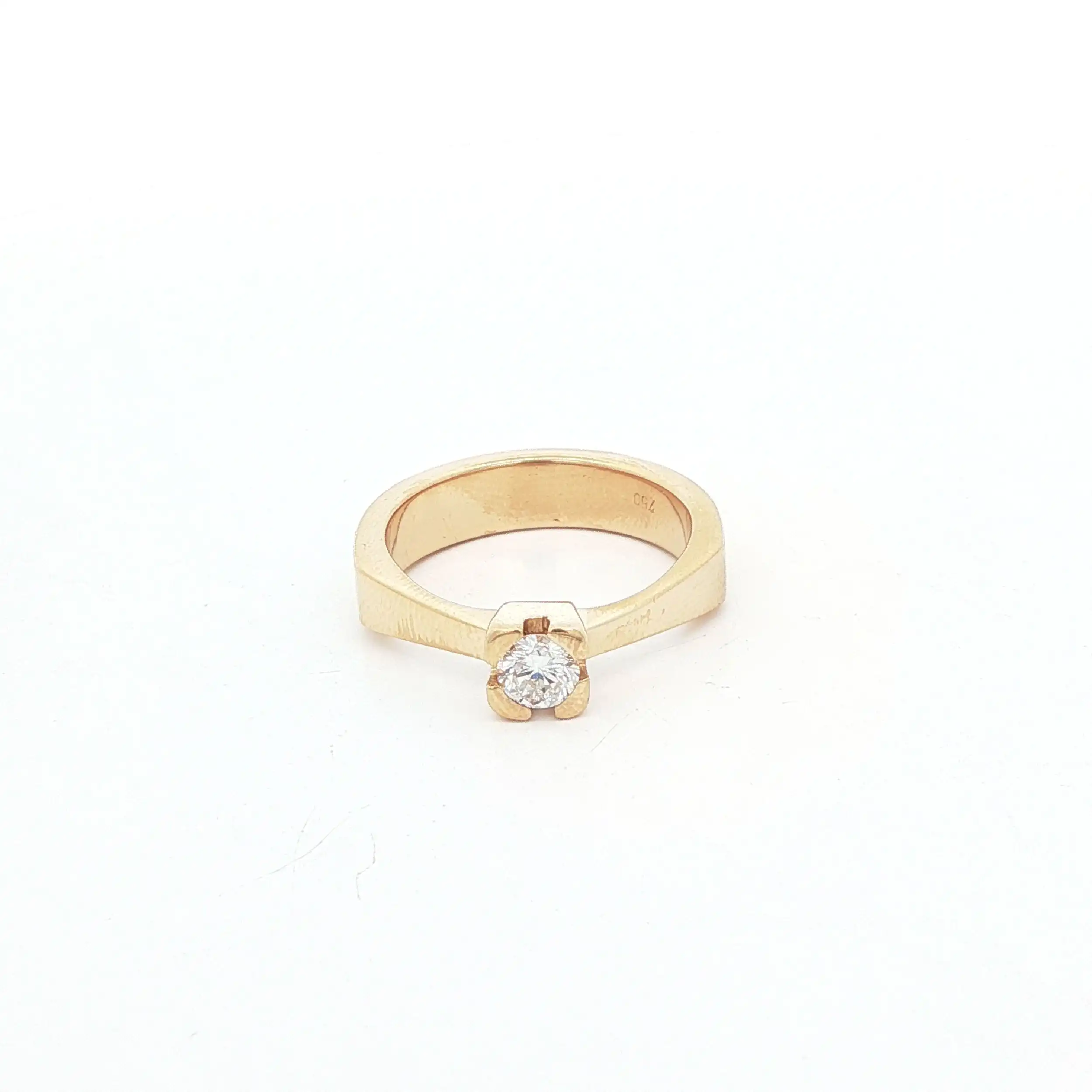 Ring Gelbgold mit Brillant Solitär