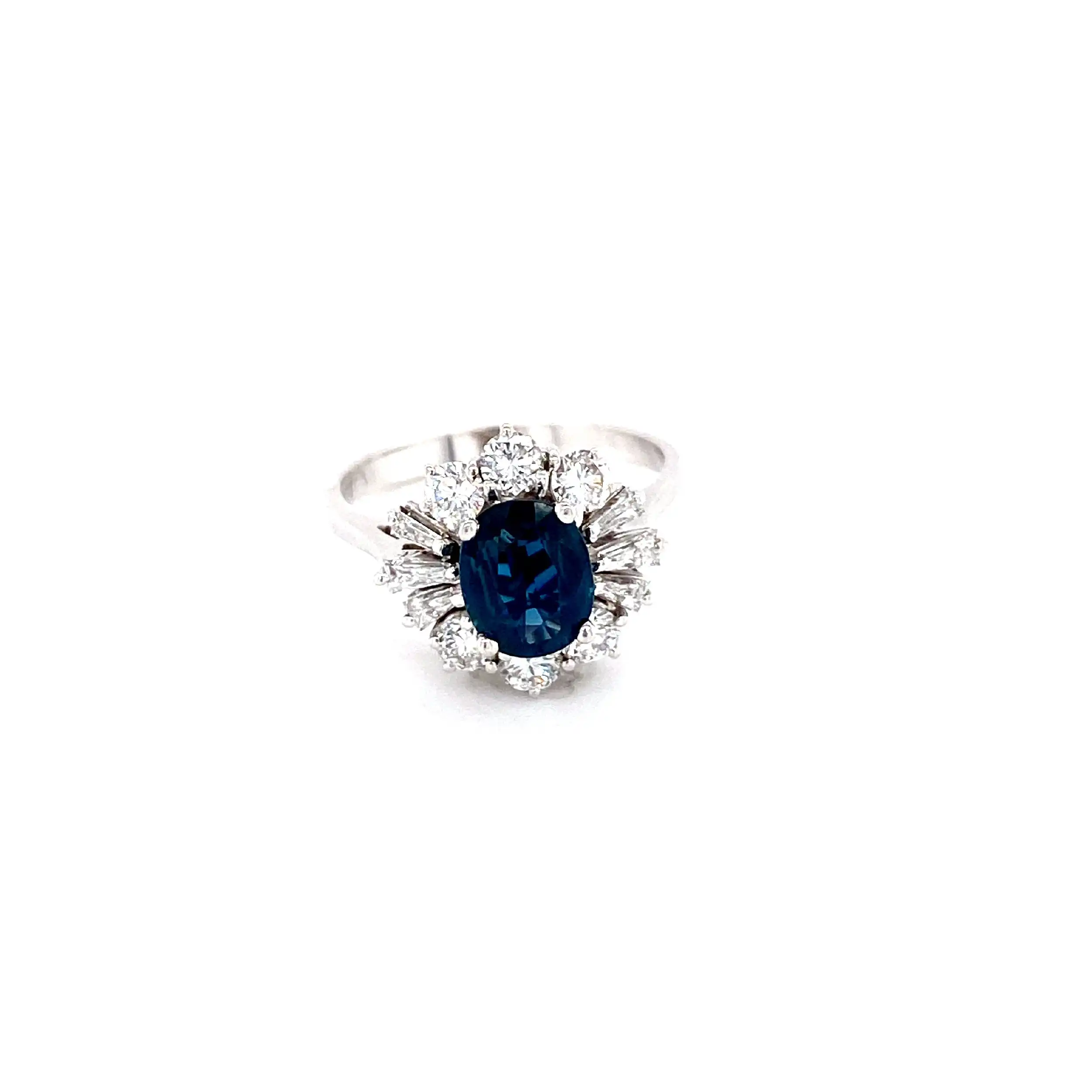 Ring Weißgold mit Saphir, Trapez Diamanten und Brillanten, mit EPL Expertise Ring Weißgold mit Saphir, Trapez Diamanten und Brillanten, mit EPL Expertise