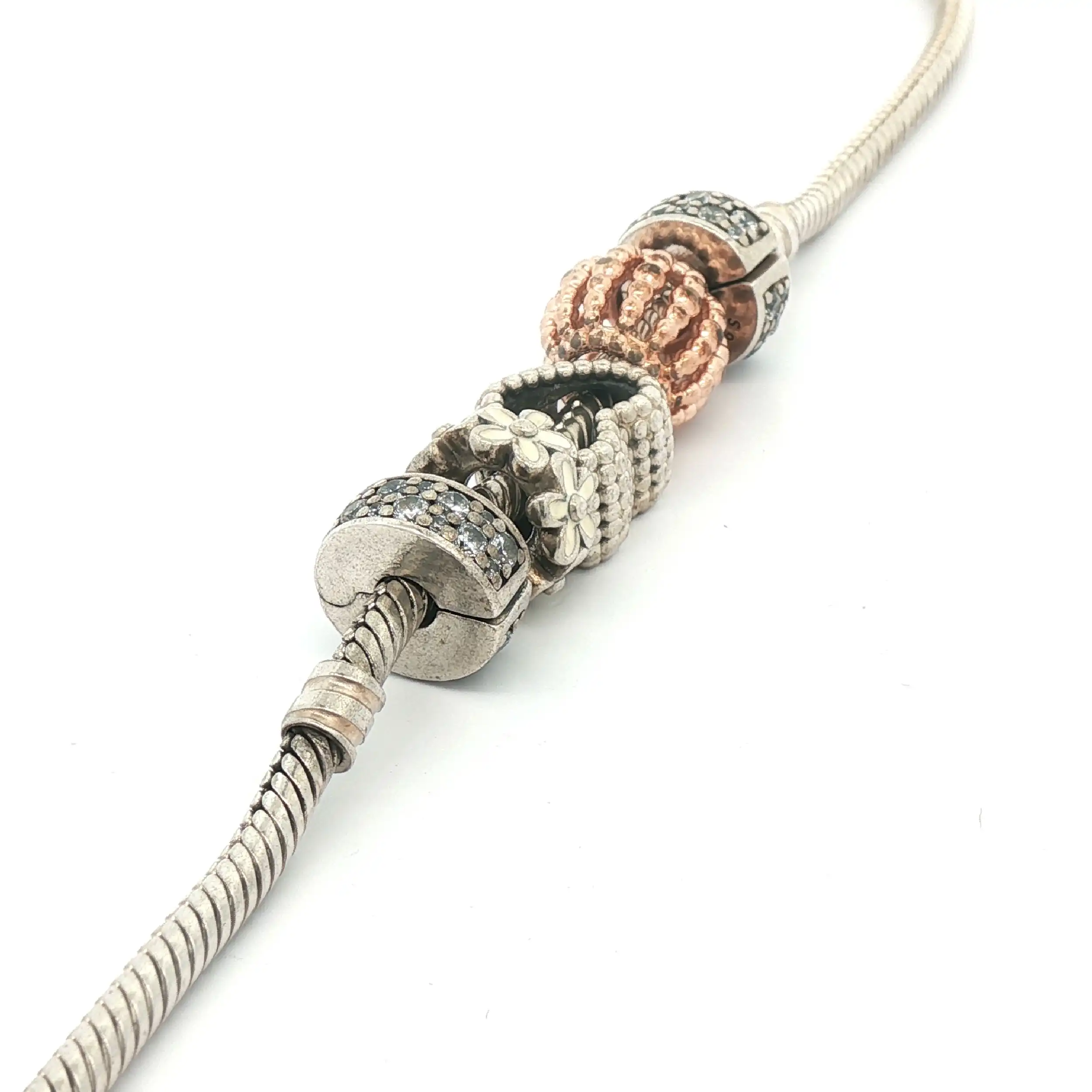 Pandora Armband mit 5 Charms