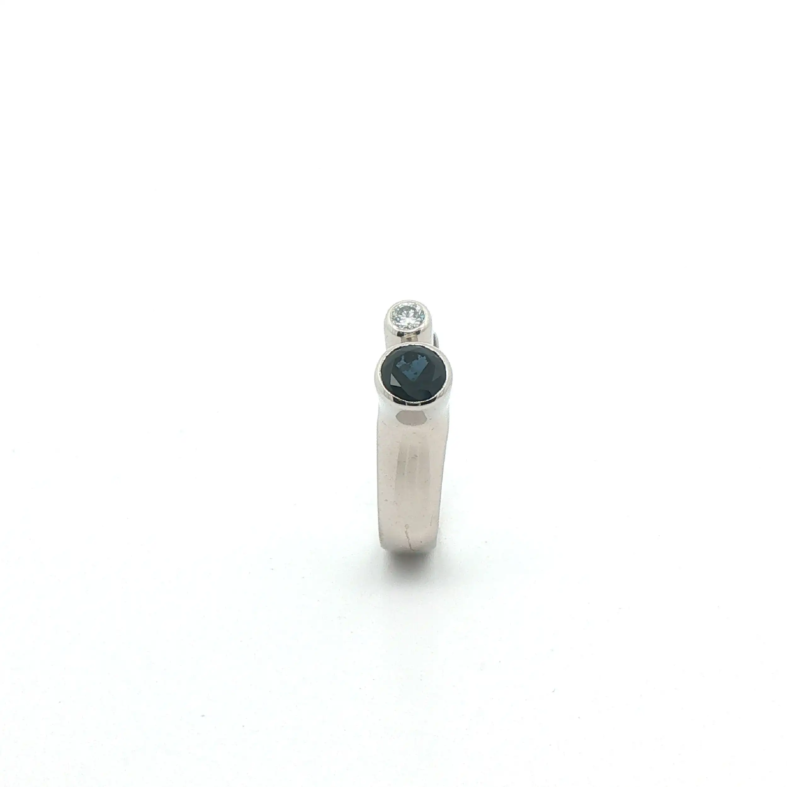 Ring Weißgold mit Saphir und Brillant