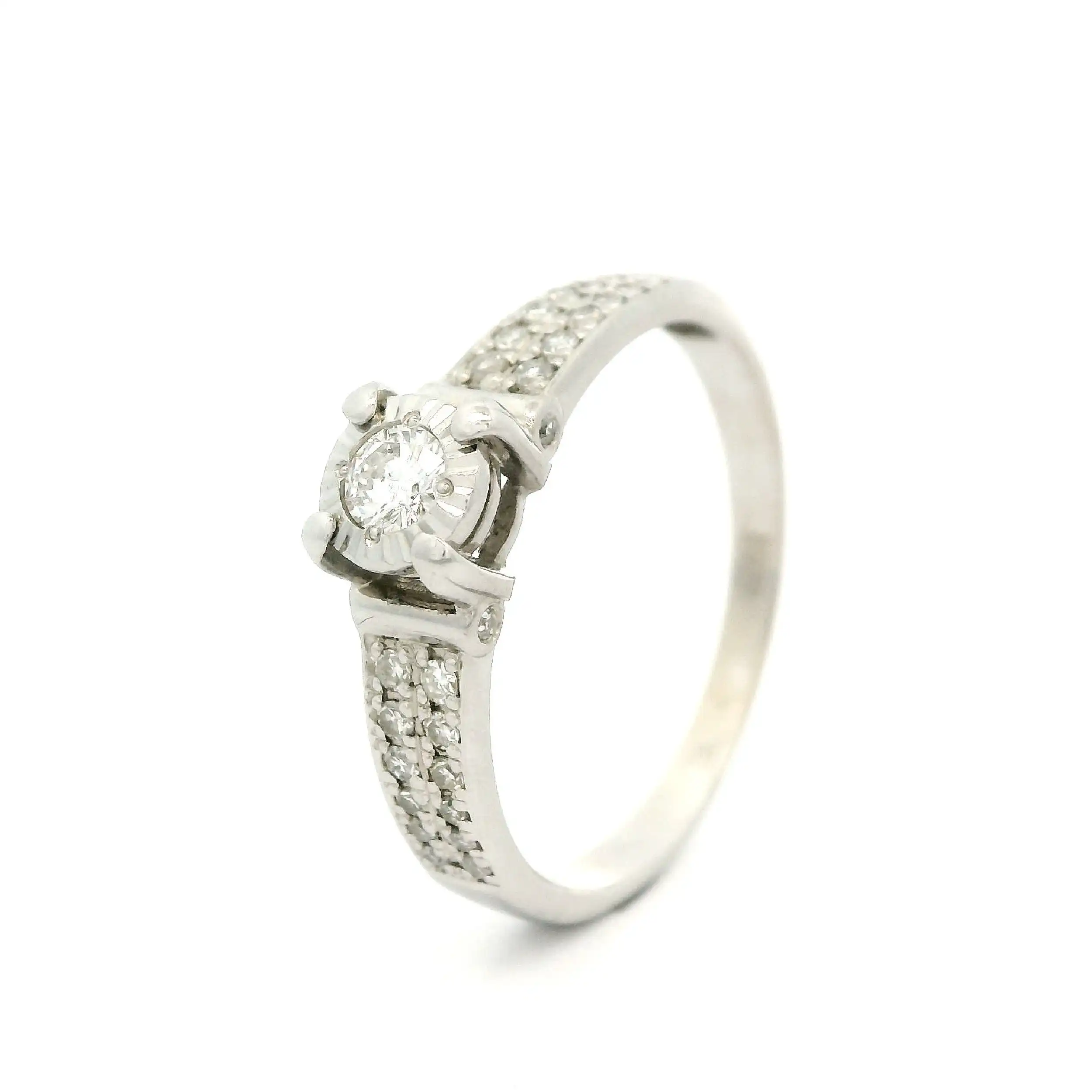 Ring Weißgold mit Brillant und Diamanten