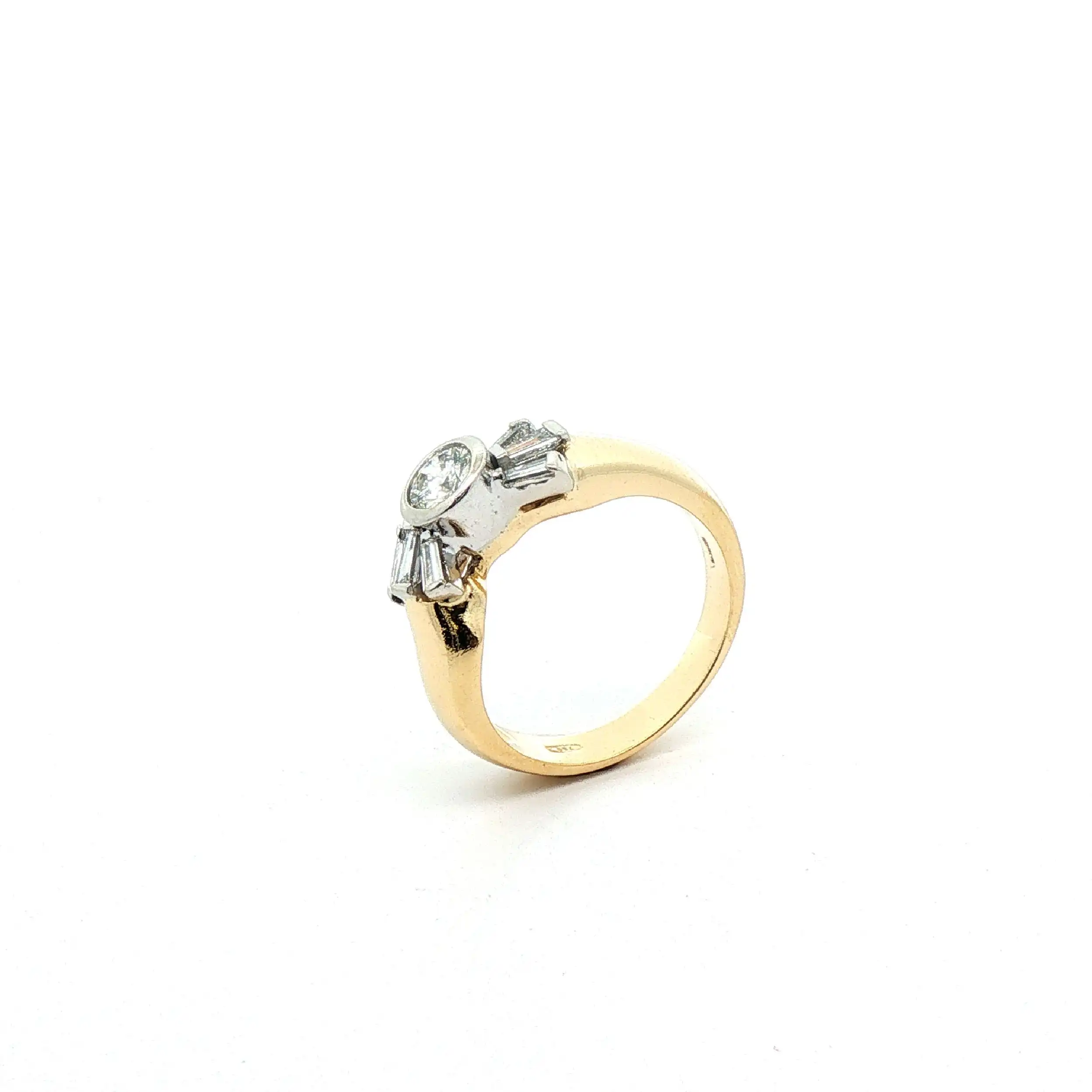 Ring Bicolor mit Diamanten und Brillant Ring Bicolor mit Diamanten und Brillant