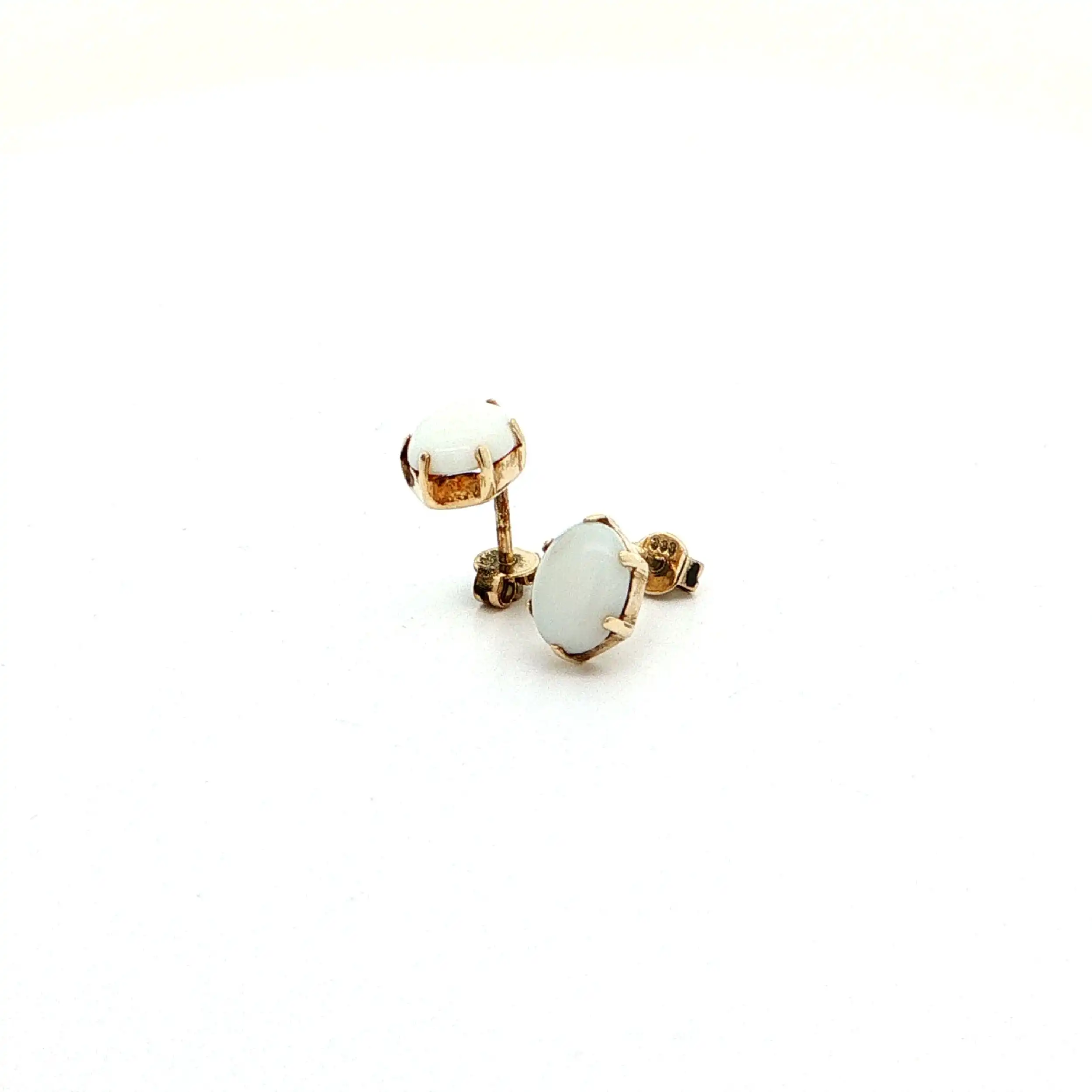 Ohrstecker Gelbgold mit weißem Opal