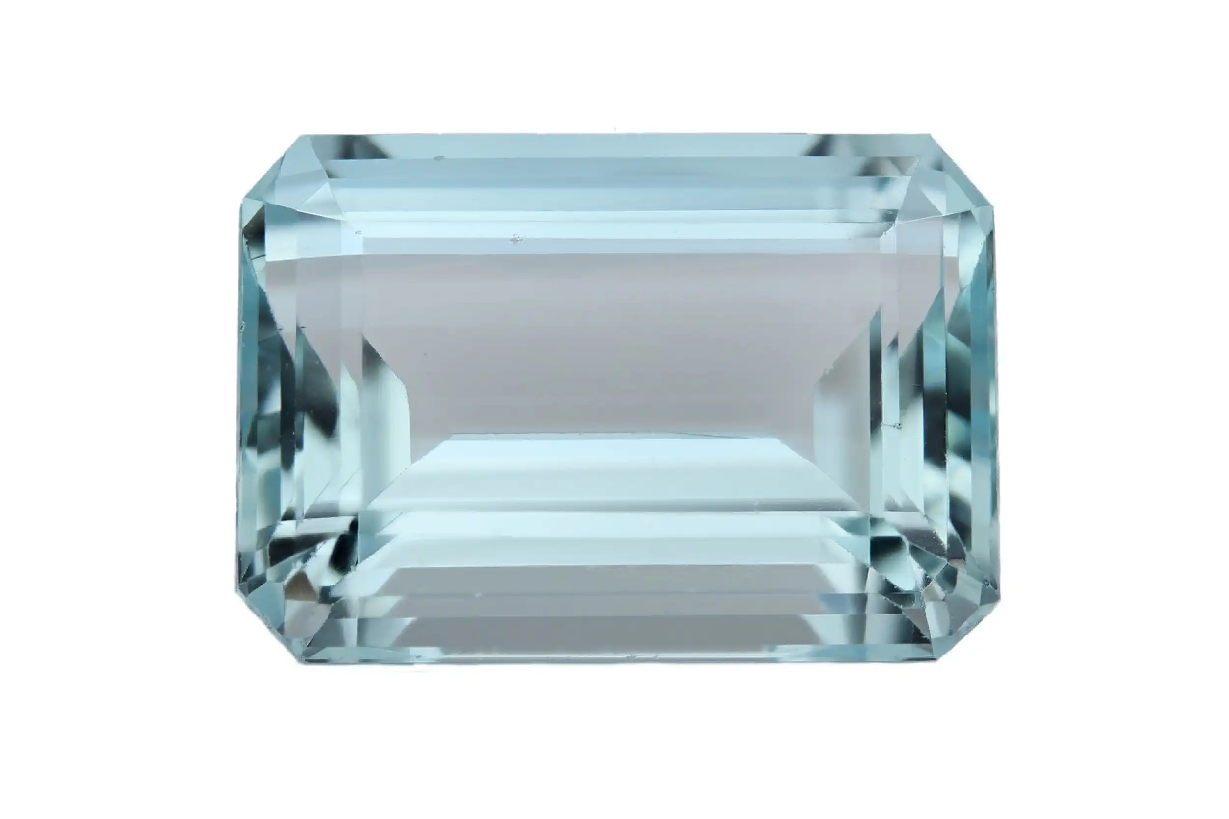 Loser Aquamarin 37,96 ct Treppenschliff mit EPL Expertise Loser Aquamarin 37,96 ct Treppenschliff mit EPL Expertise