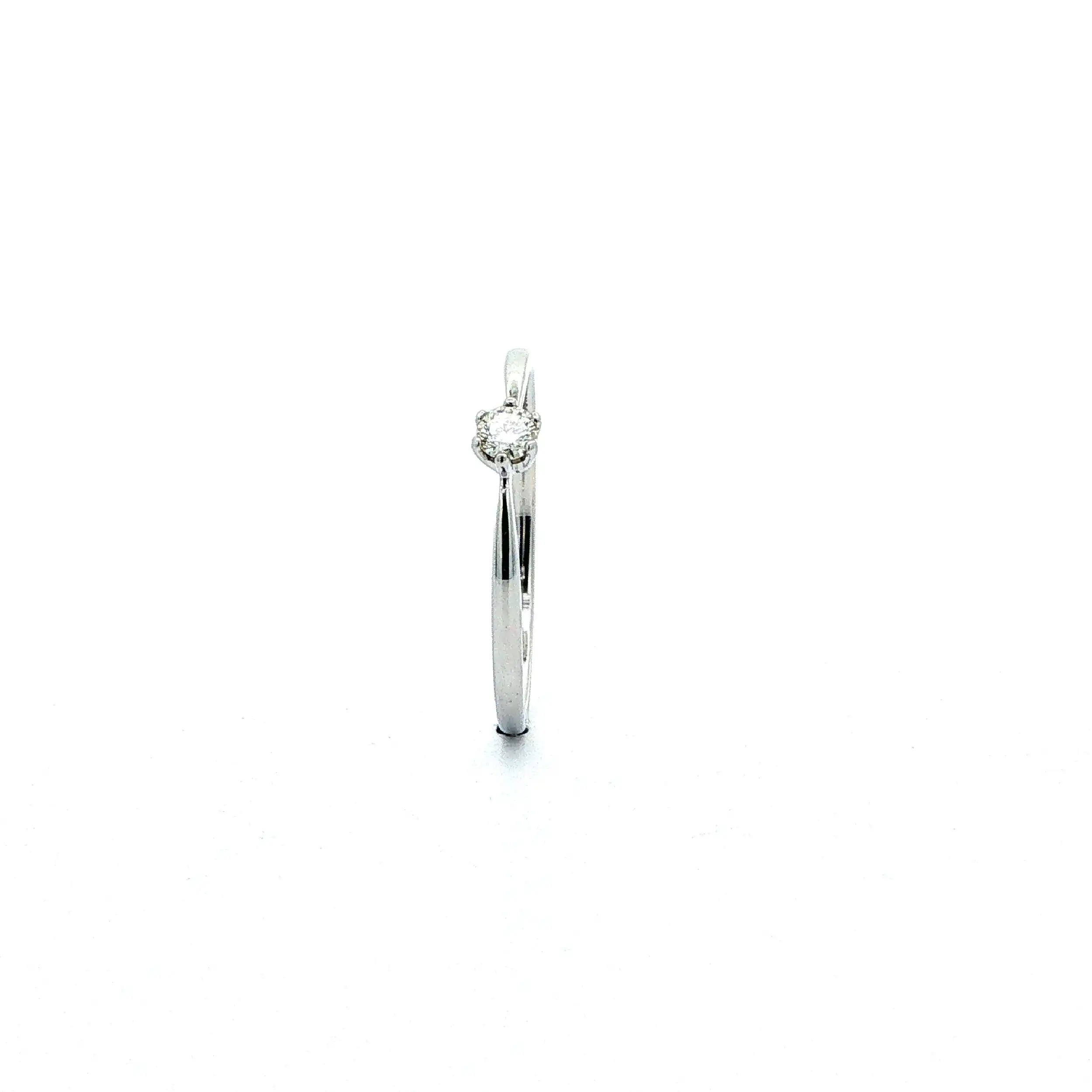 Ring Weißgold mit Brillant, graviert mit 0,10ct. W/LR mit Zertifikat Ring Weißgold mit Brillant, graviert mit 0,10ct. W/LR mit Zertifikat