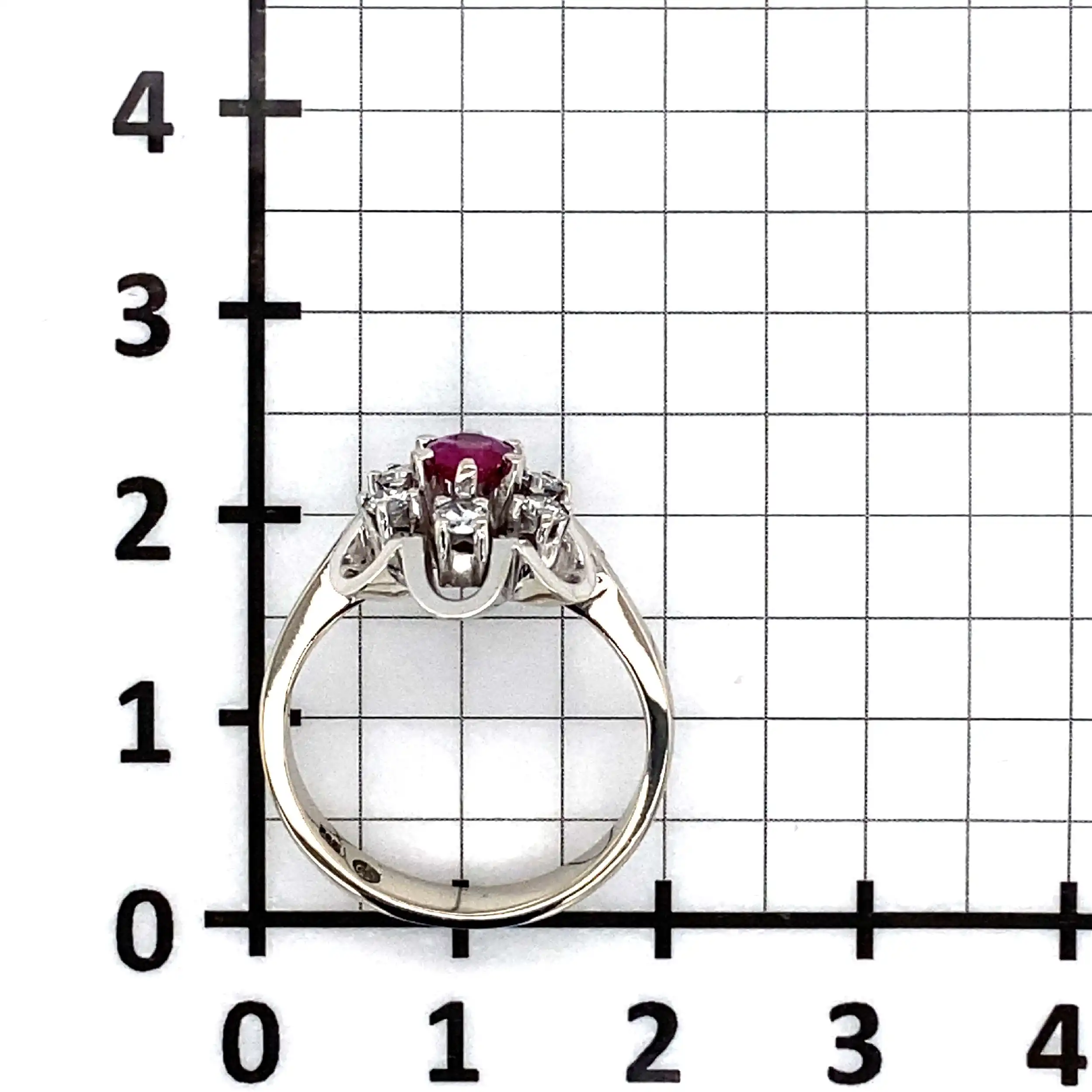 Ring Weißgold mit rotem Farbstein und Brillanten Ring Weißgold mit rotem Farbstein und Brillanten