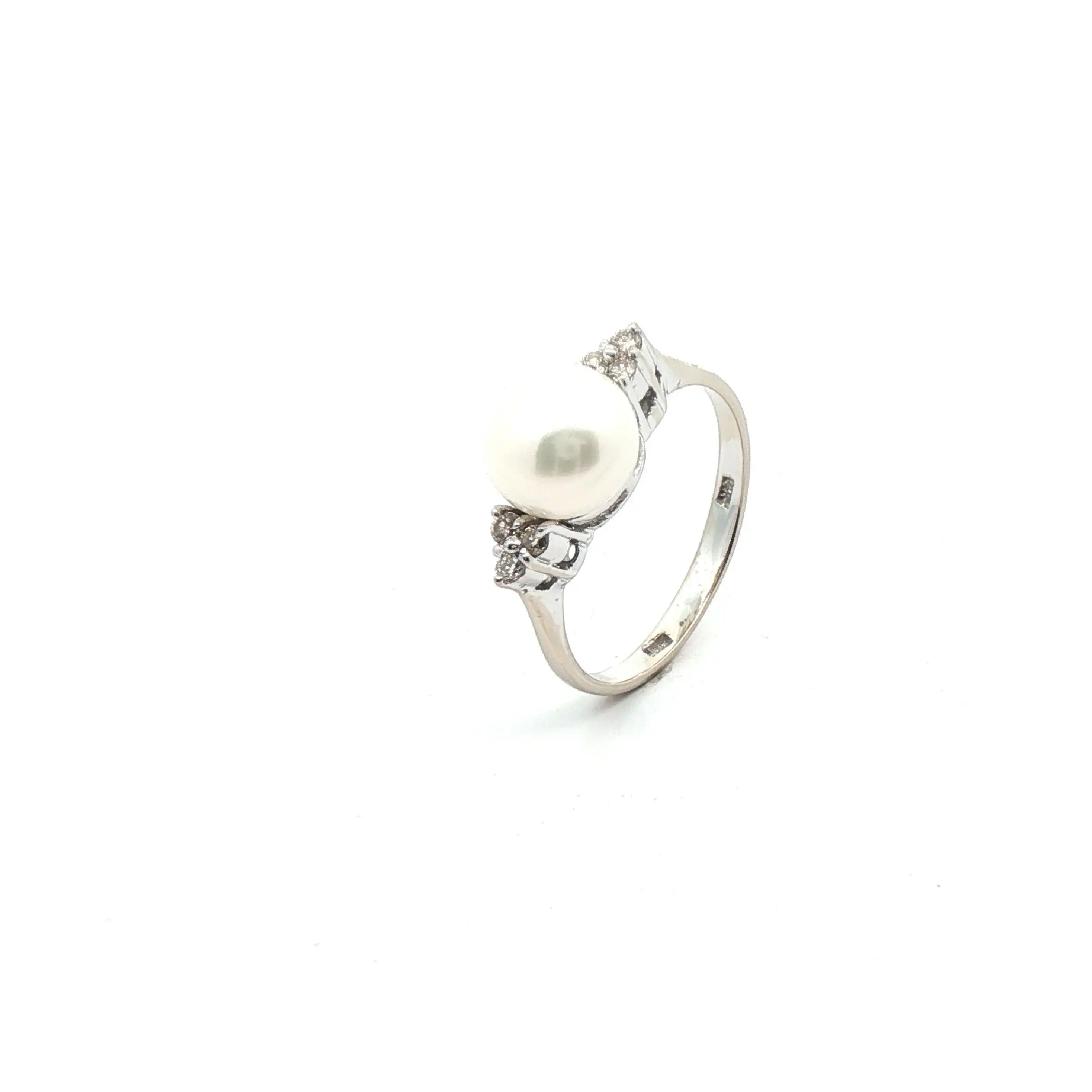 Ring Weißgold mit Perle und Brillanten Ring Weißgold mit Perle und Brillanten