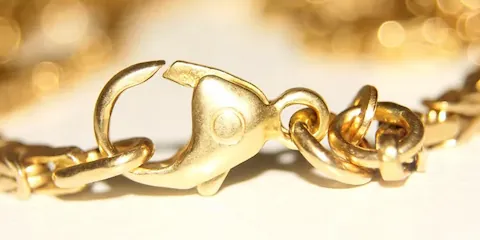 Verschluss einer goldenen Halskette
