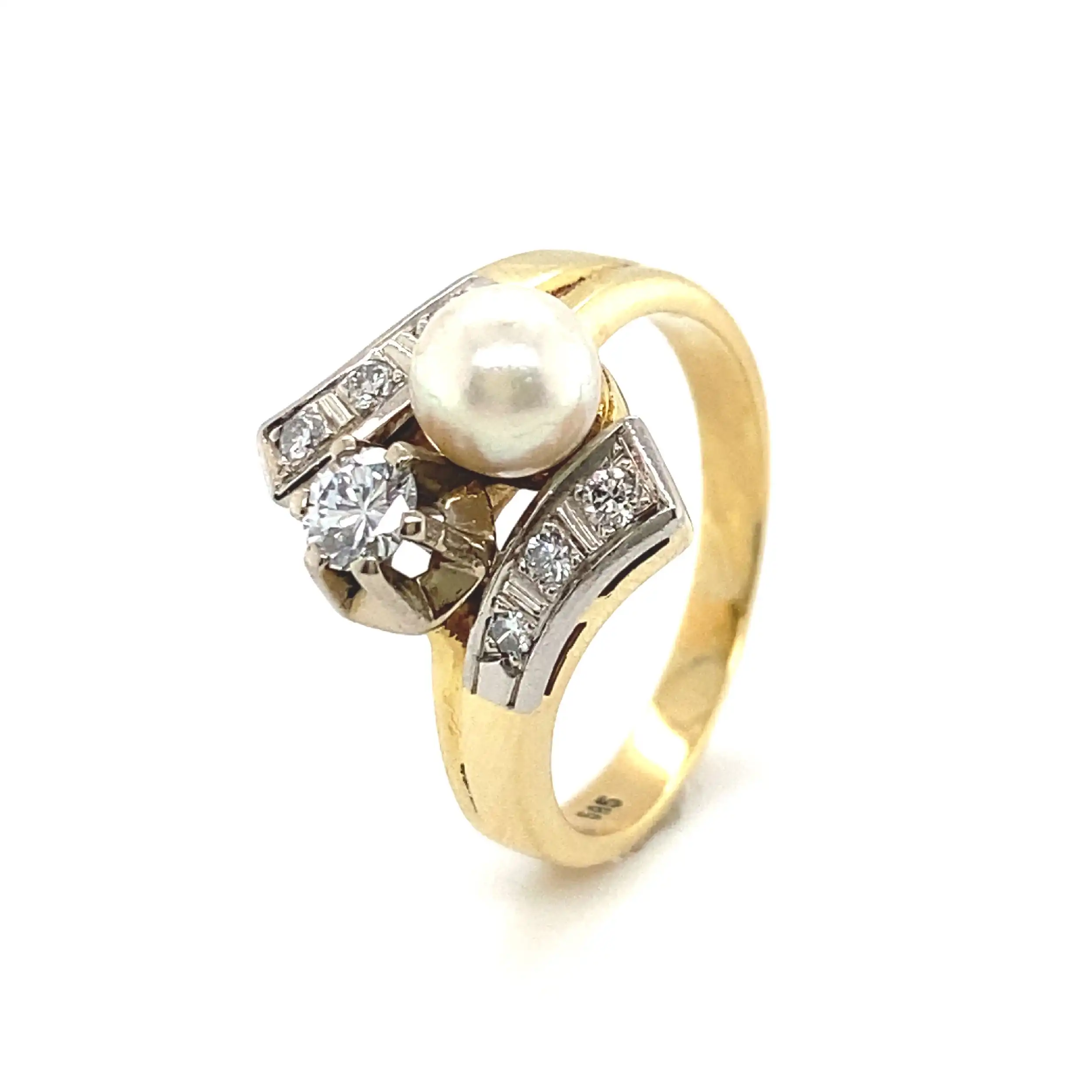 Ring Gelbgold mit Brillanten und Perle Ring Gelbgold mit Brillanten und Perle