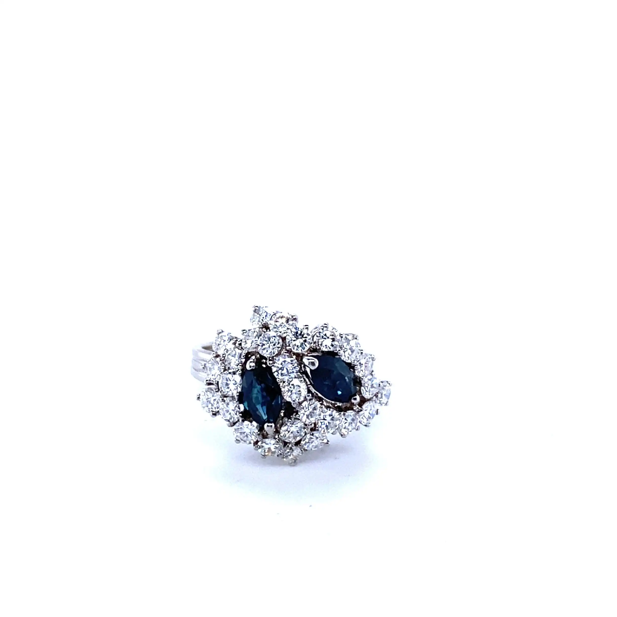 Ring Weißgold mit Brillanten und 2 Saphiren, graviert mit 1,07ct Ring Weißgold mit Brillanten und 2 Saphiren, graviert mit 1,07ct