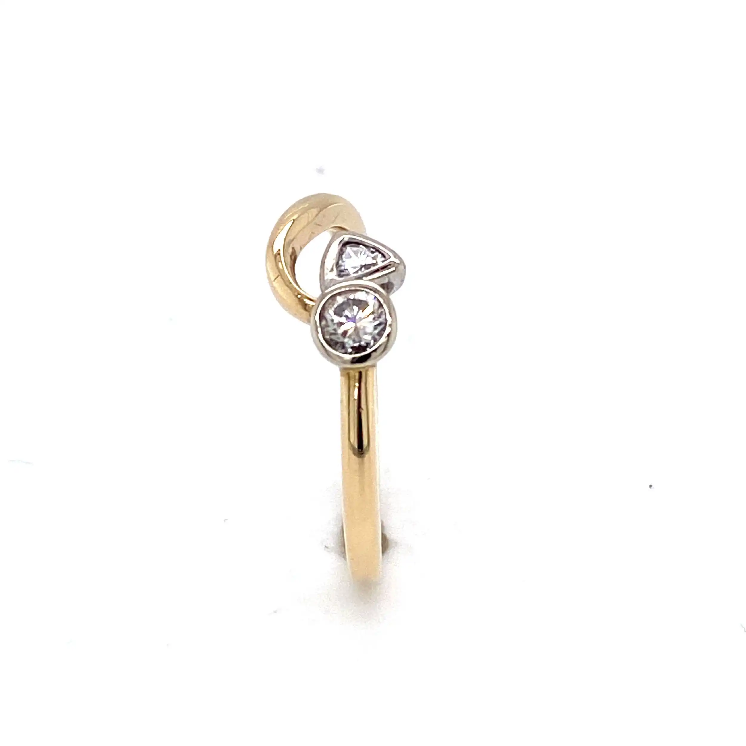 Ring Bicolor mit Brillant und Diamant, graviert 0,29ct. Ring Bicolor mit Brillant und Diamant, graviert 0,29ct.