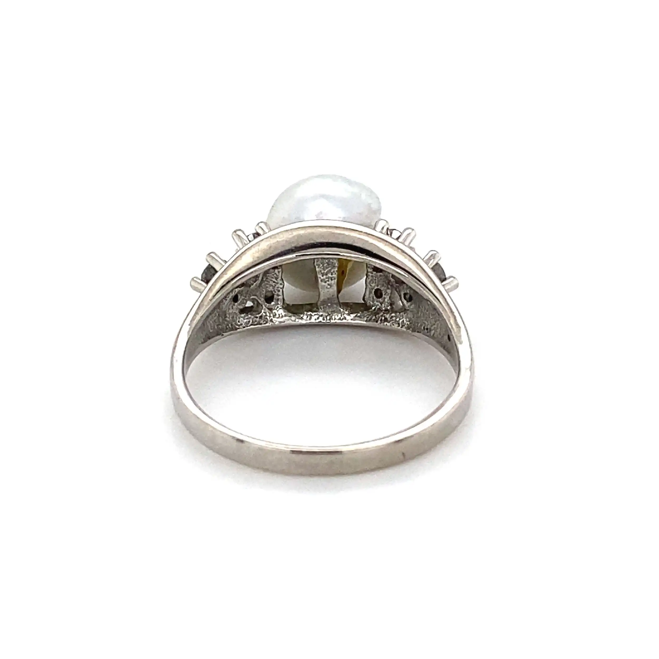 Ring Weißgold mit Perle und Brillanten Ring Weißgold mit Perle und Brillanten
