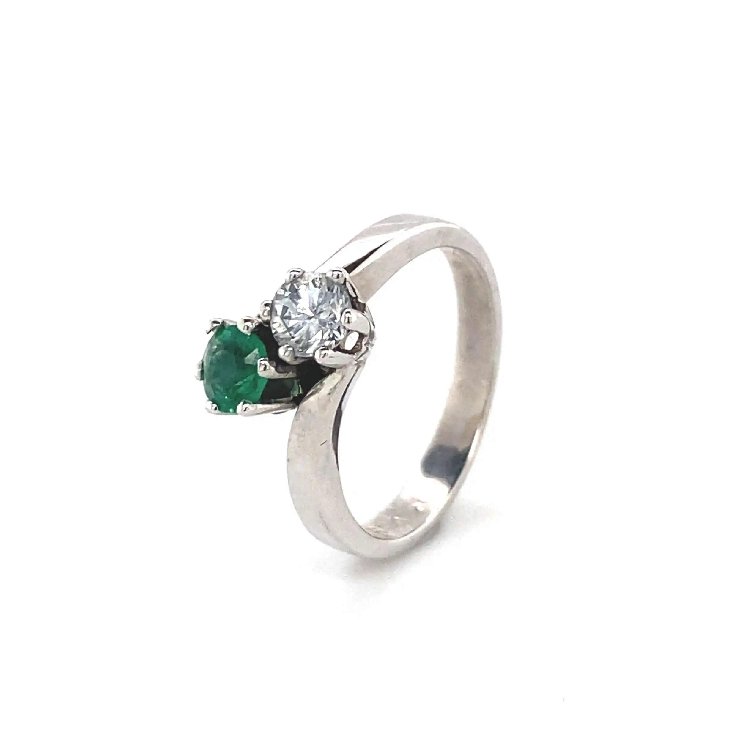 Ring Weißgold mit grünem Farbstein und Brillant Ring Weißgold mit grünem Farbstein und Brillant