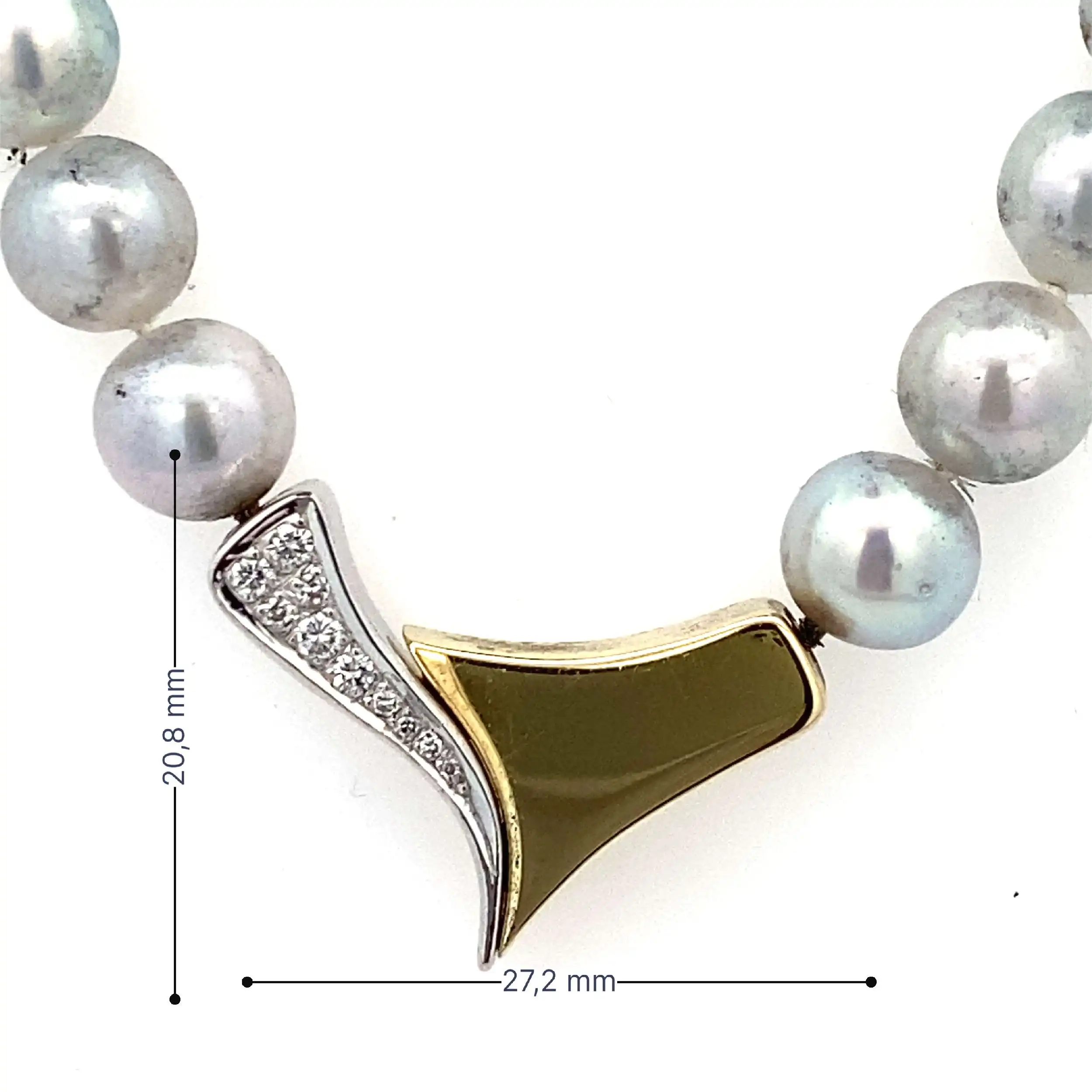 Perlenkette mit Gelbgold Verschluß und Brillantbesatz Perlenkette mit Gelbgold Verschluß und Brillantbesatz