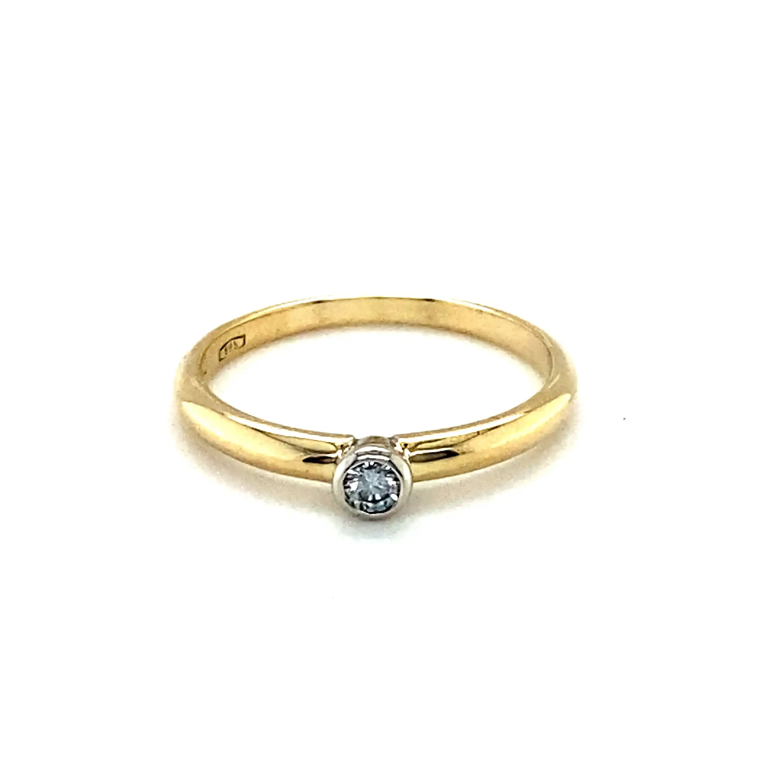 Ring Bicolor mit Brillant, graviert mit 0,09ct. Ring Bicolor mit Brillant, graviert mit 0,09ct.