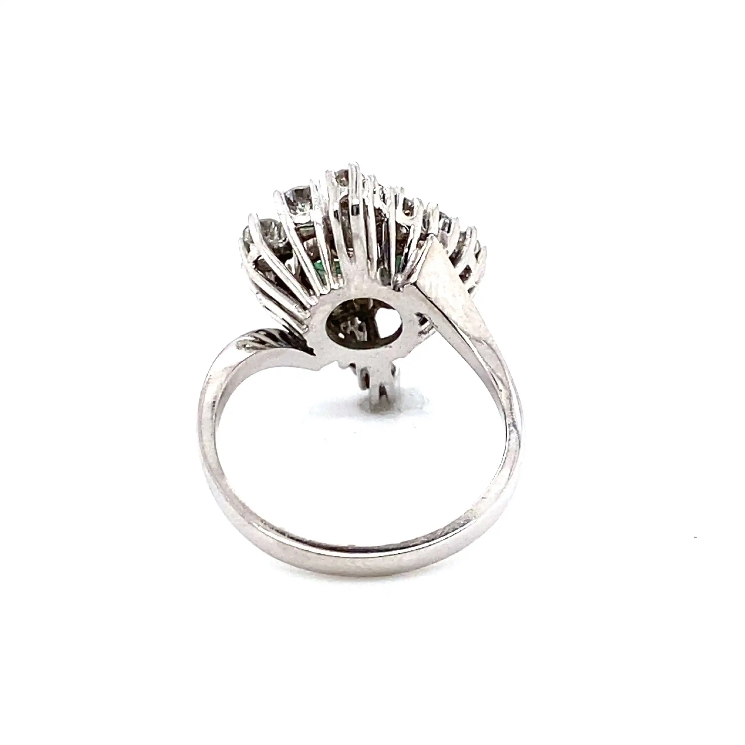 Ring Weißgold mit Smaragd und Brillanten, graviert mit 0,90ct Ring Weißgold mit Smaragd und Brillanten, graviert mit 0,90ct
