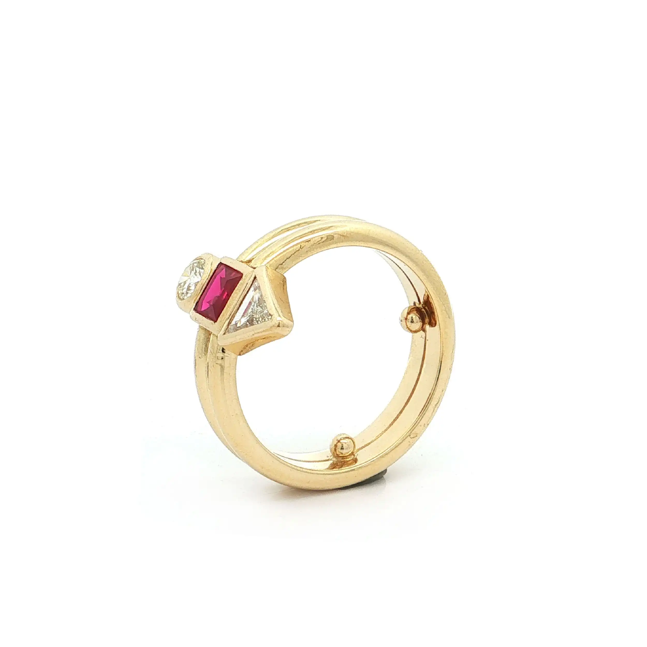 Ring Gelbgold mit Rubin und Brillant und Triangel Diamant Ring Gelbgold mit Rubin und Brillant und Triangel Diamant
