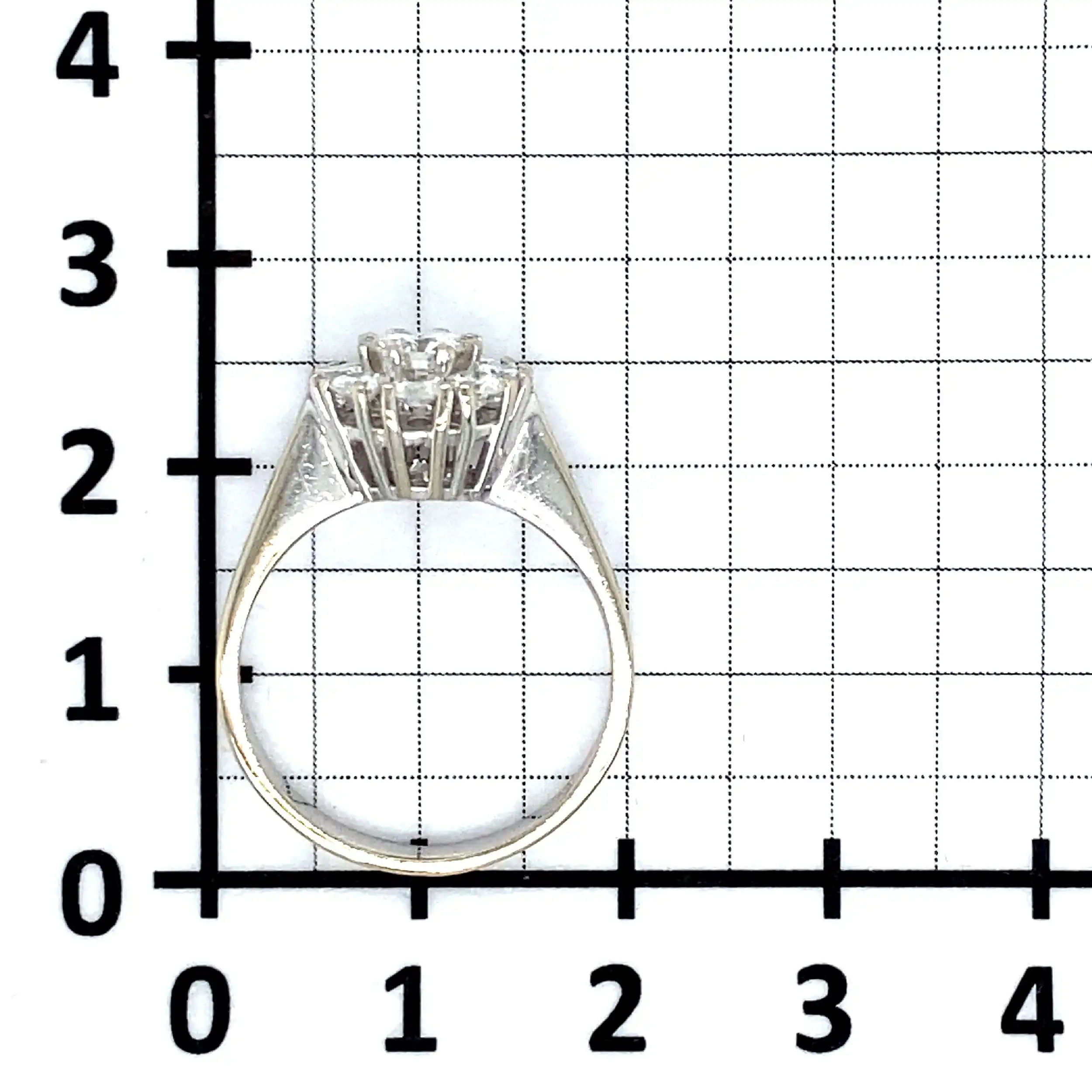 Ring Weißgold mit Brillanten, 1 Stein stark beschädigt Ring Weißgold mit Brillanten, 1 Stein stark beschädigt