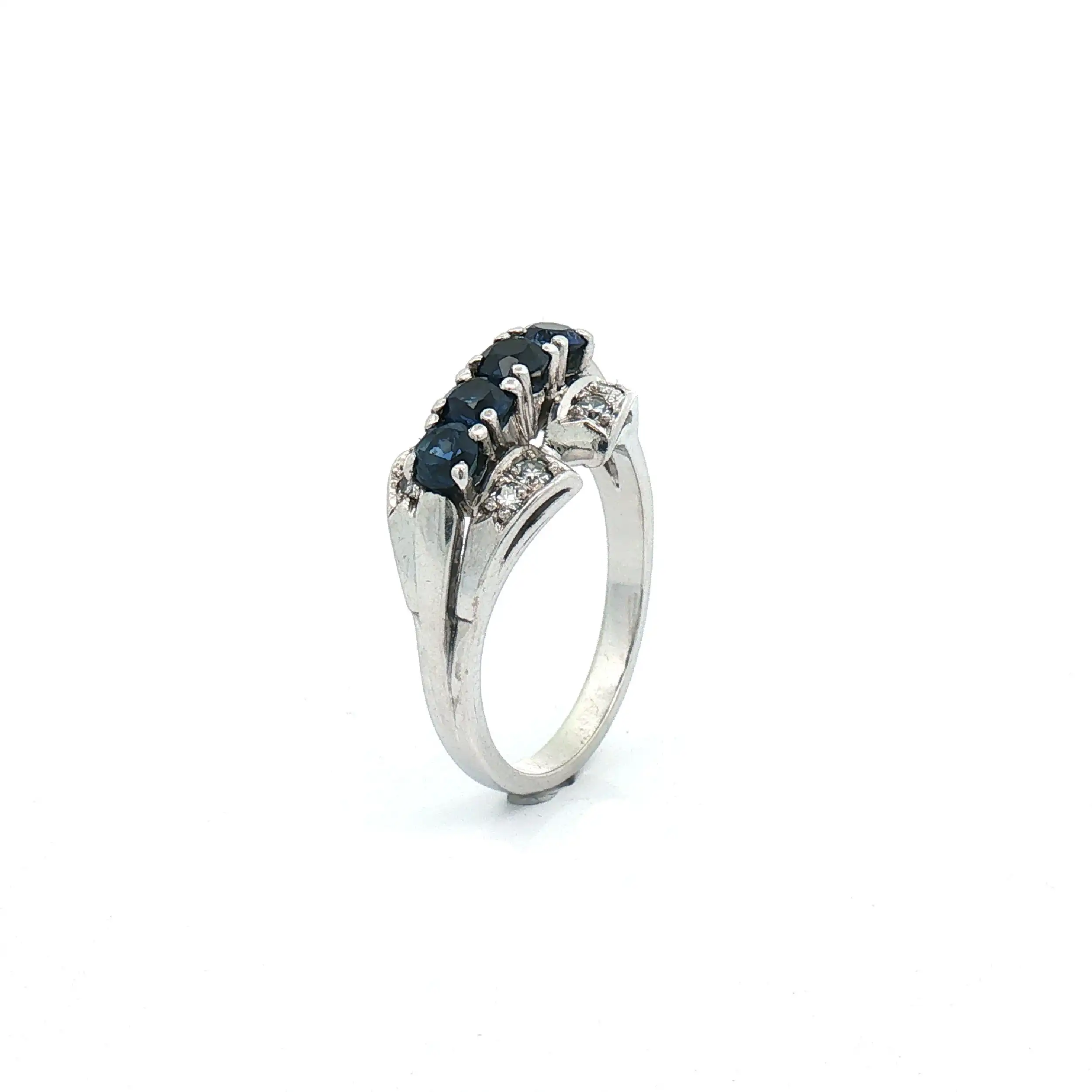 Ring Weißgold mit Saphir und Diamanten