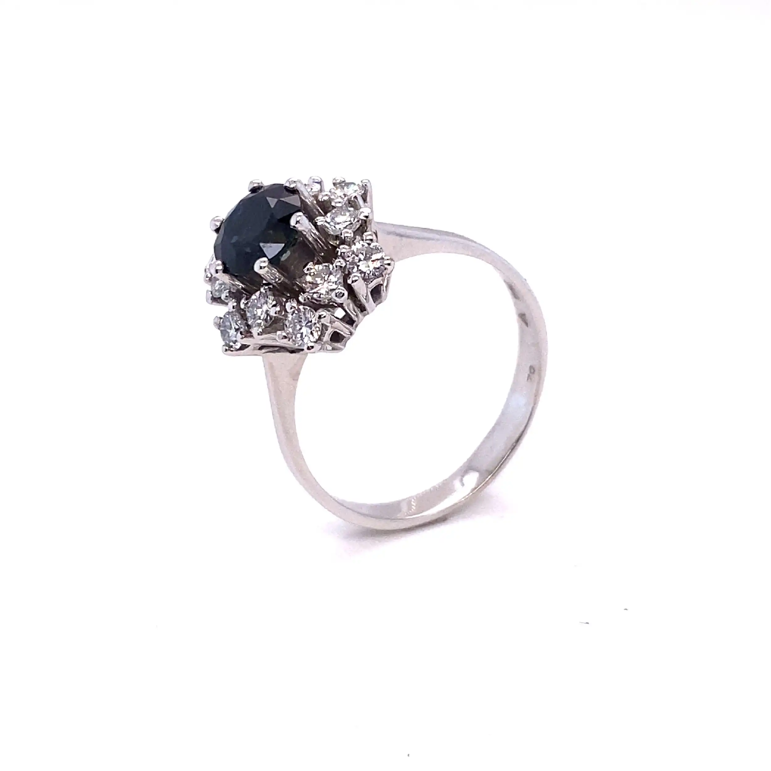 Ring Weißgold mit Brillanten mit 0,70ct. gestempelt und blauem Farbstein Ring Weißgold mit Brillanten mit 0,70ct. gestempelt und blauem Farbstein