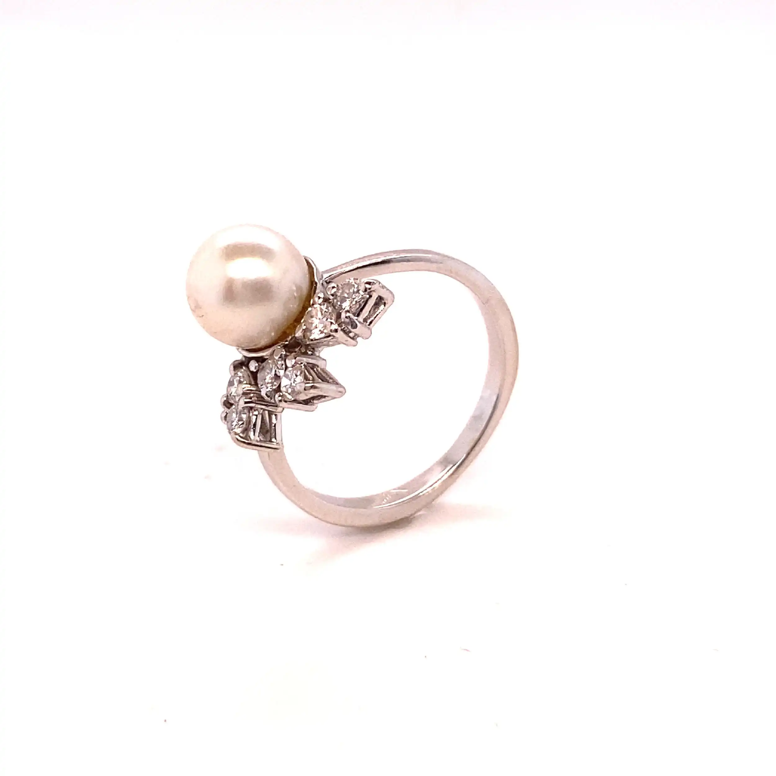 Ring Weißgold mit Perle und Brillanten Ring Weißgold mit Perle und Brillanten