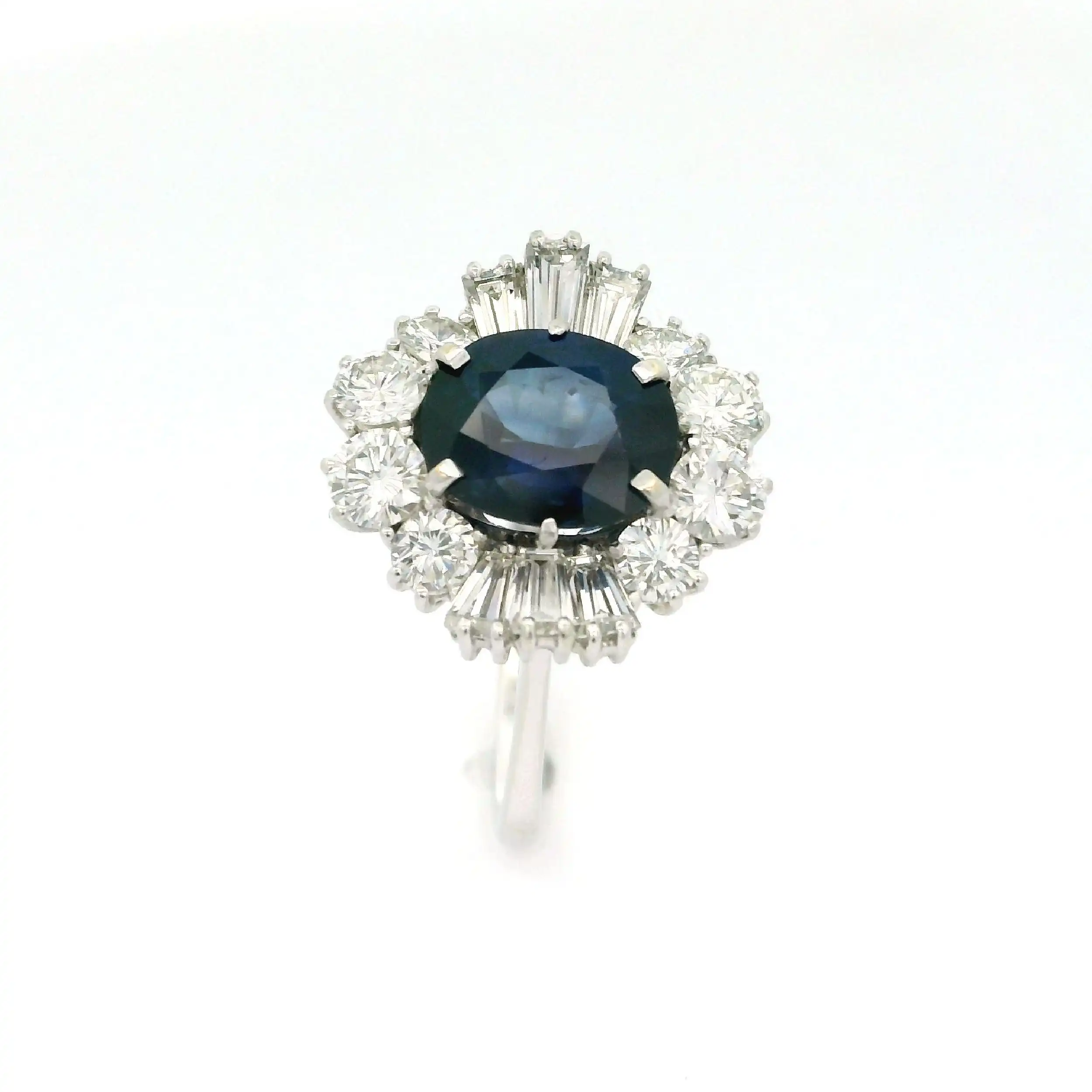 Ring Weißgold mit Saphir und Brillanten Ring Weißgold mit Saphir und Brillanten