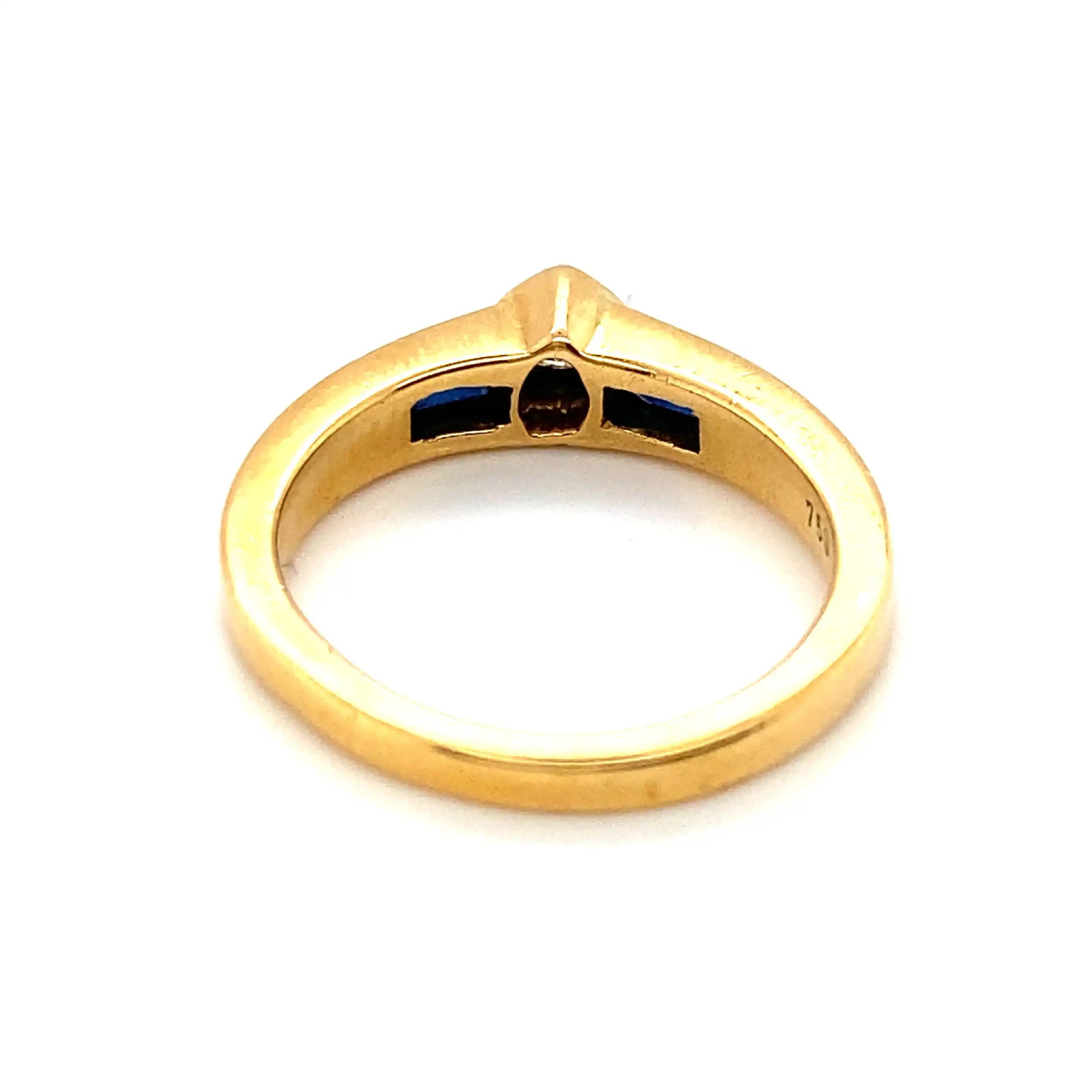 Ring Gelbgold mit Saphiren und Herzdiamant Ring Gelbgold mit Saphiren und Herzdiamant