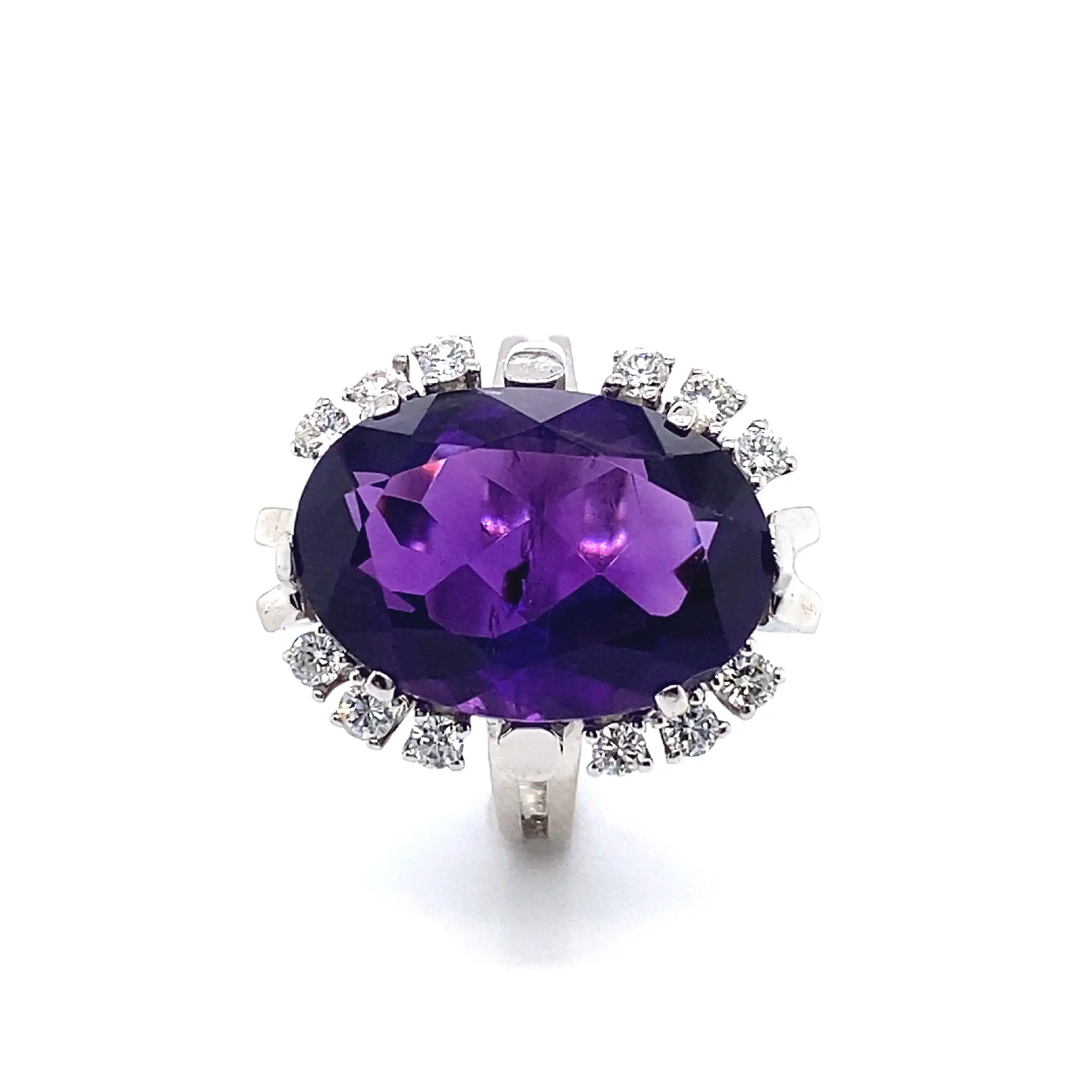 Ring mit Brillanten und Amethyst Ring mit Brillanten und Amethyst