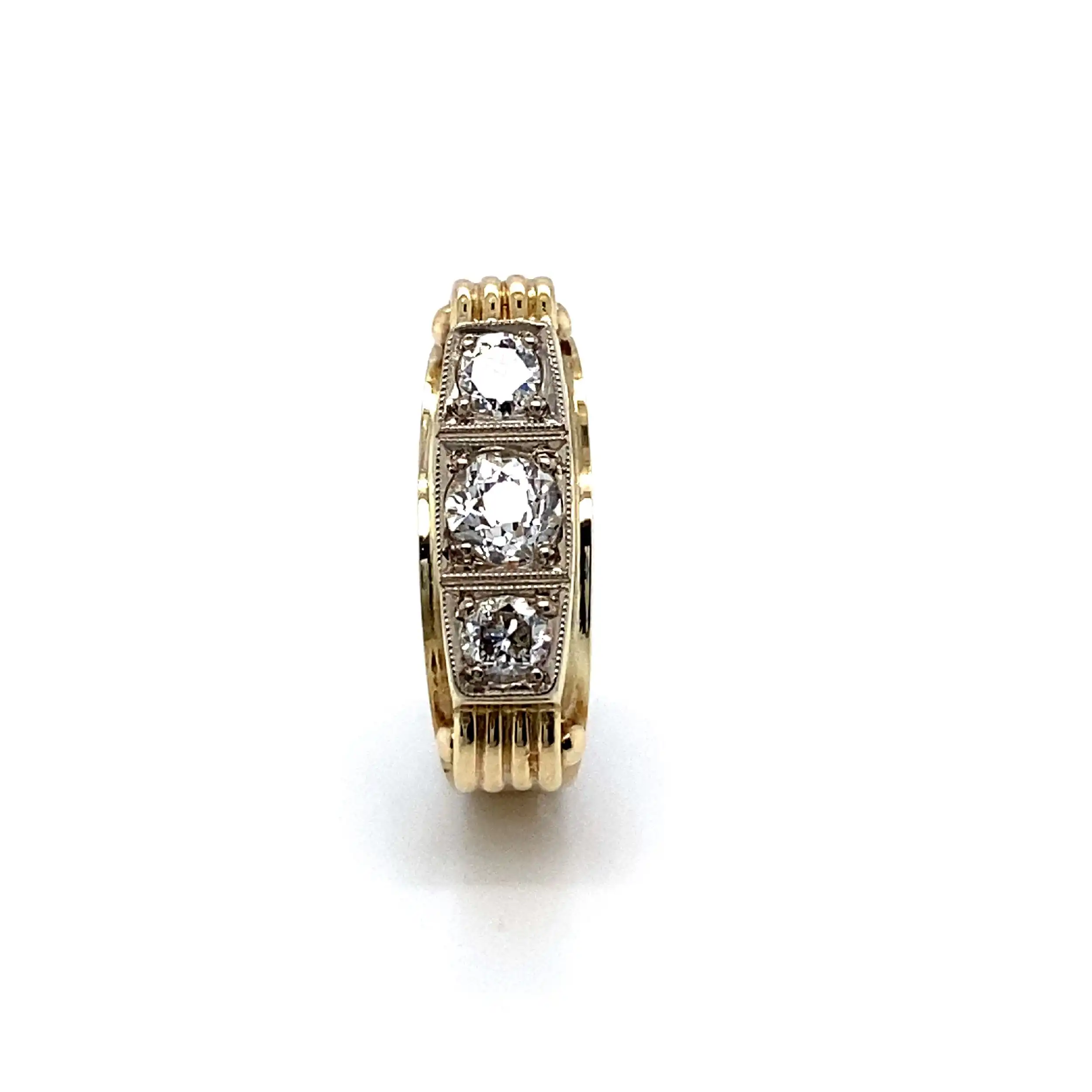 Ring mit einem Altschliff Diamant und 2 Brillanten Ring mit einem Altschliff Diamant und 2 Brillanten