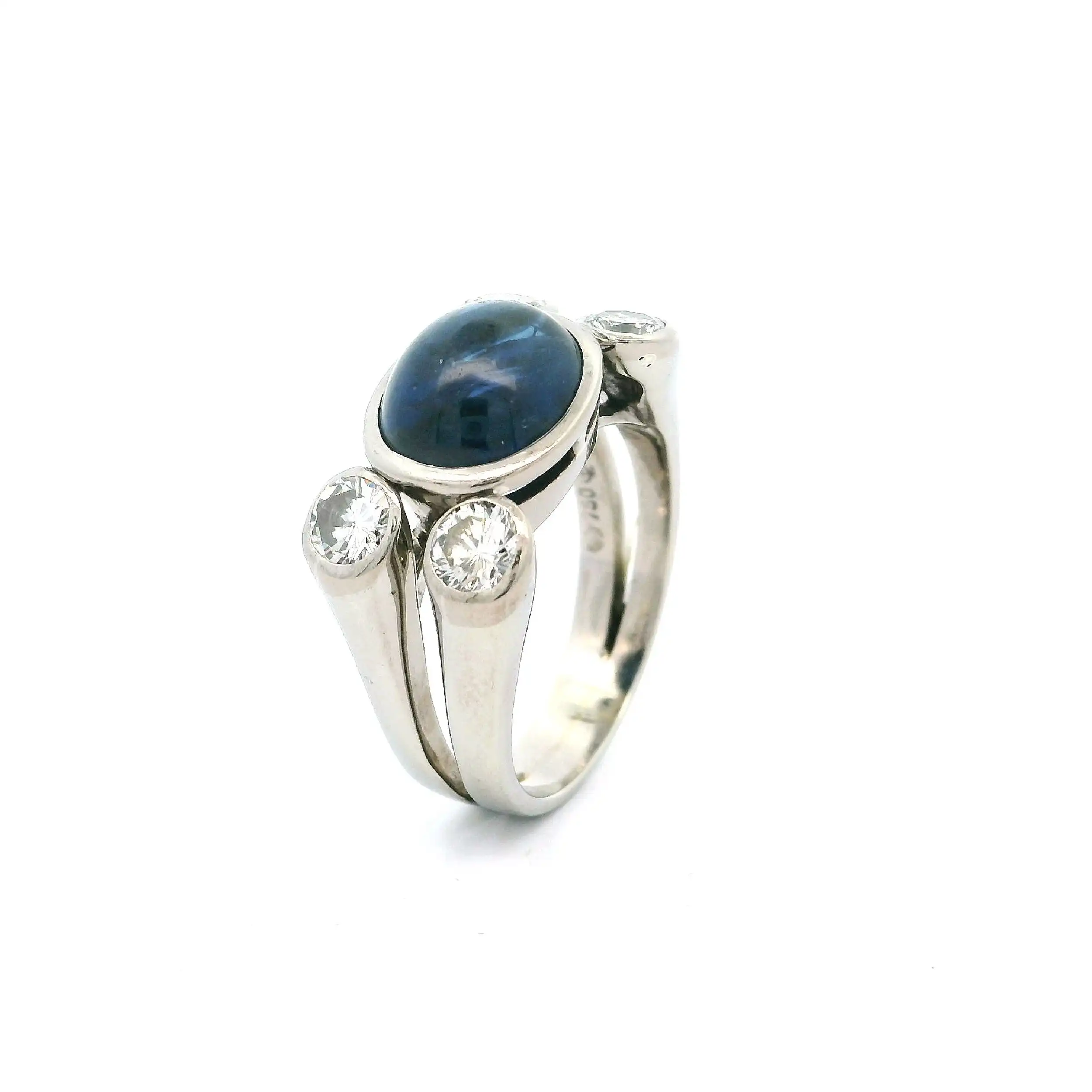 Ring Weißgold Saphir Cabochon & Brillanten