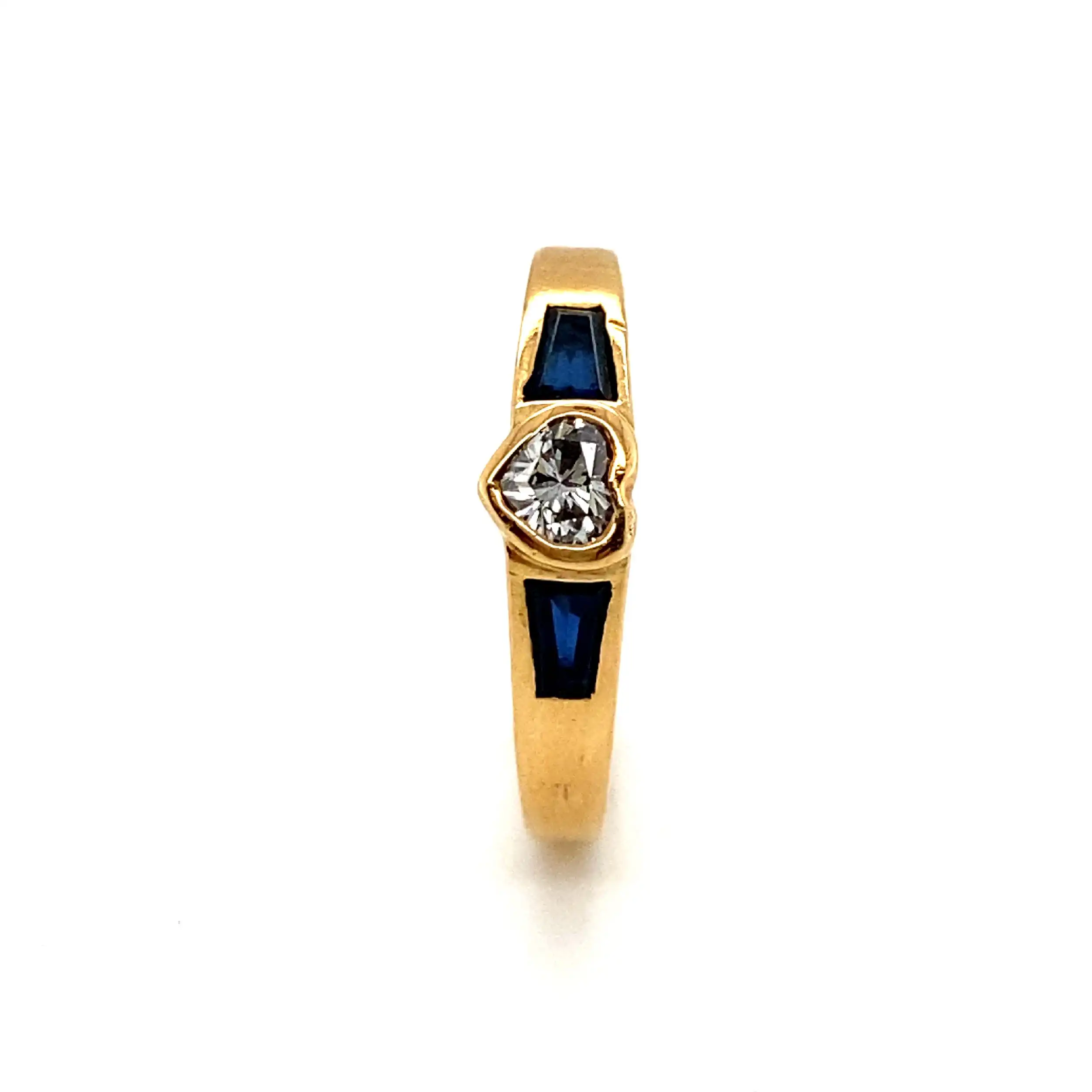 Ring Gelbgold mit Saphiren und Herzdiamant Ring Gelbgold mit Saphiren und Herzdiamant
