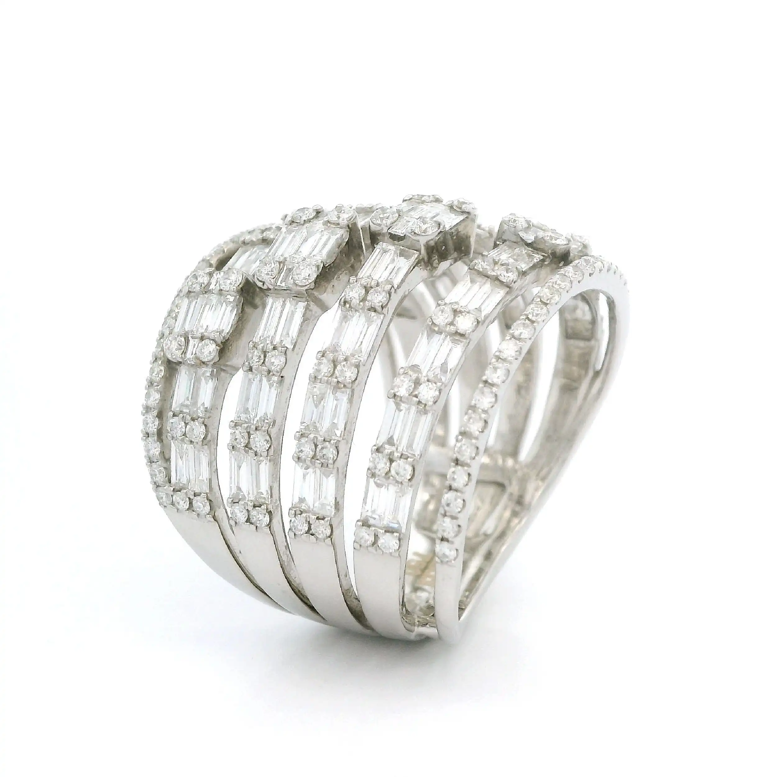 Ring Weißgold mit Baguette Diamanten und Brillanten Ring Weißgold mit Baguette Diamanten und Brillanten