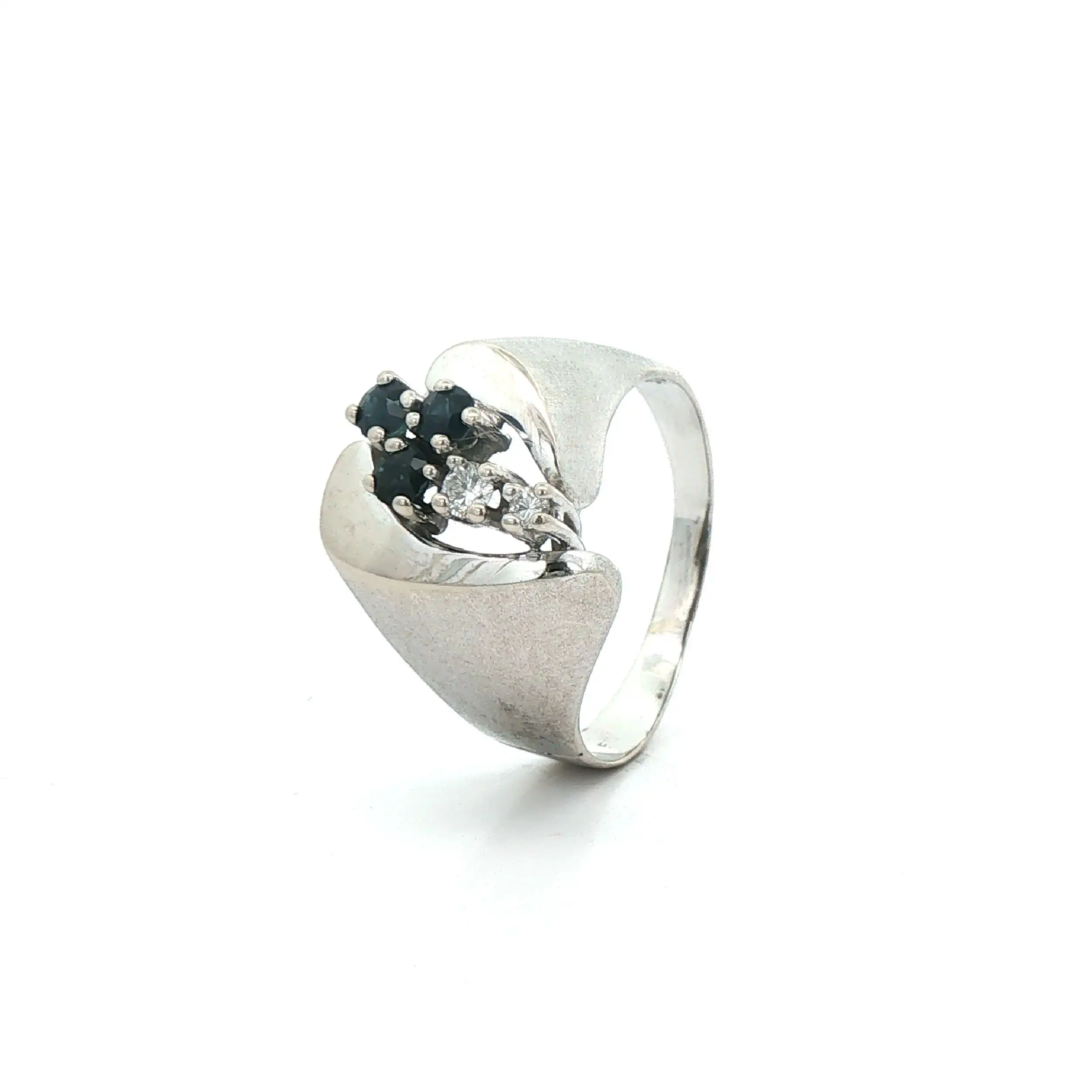 Ring Weißgold mit Brillanten und Saphiren