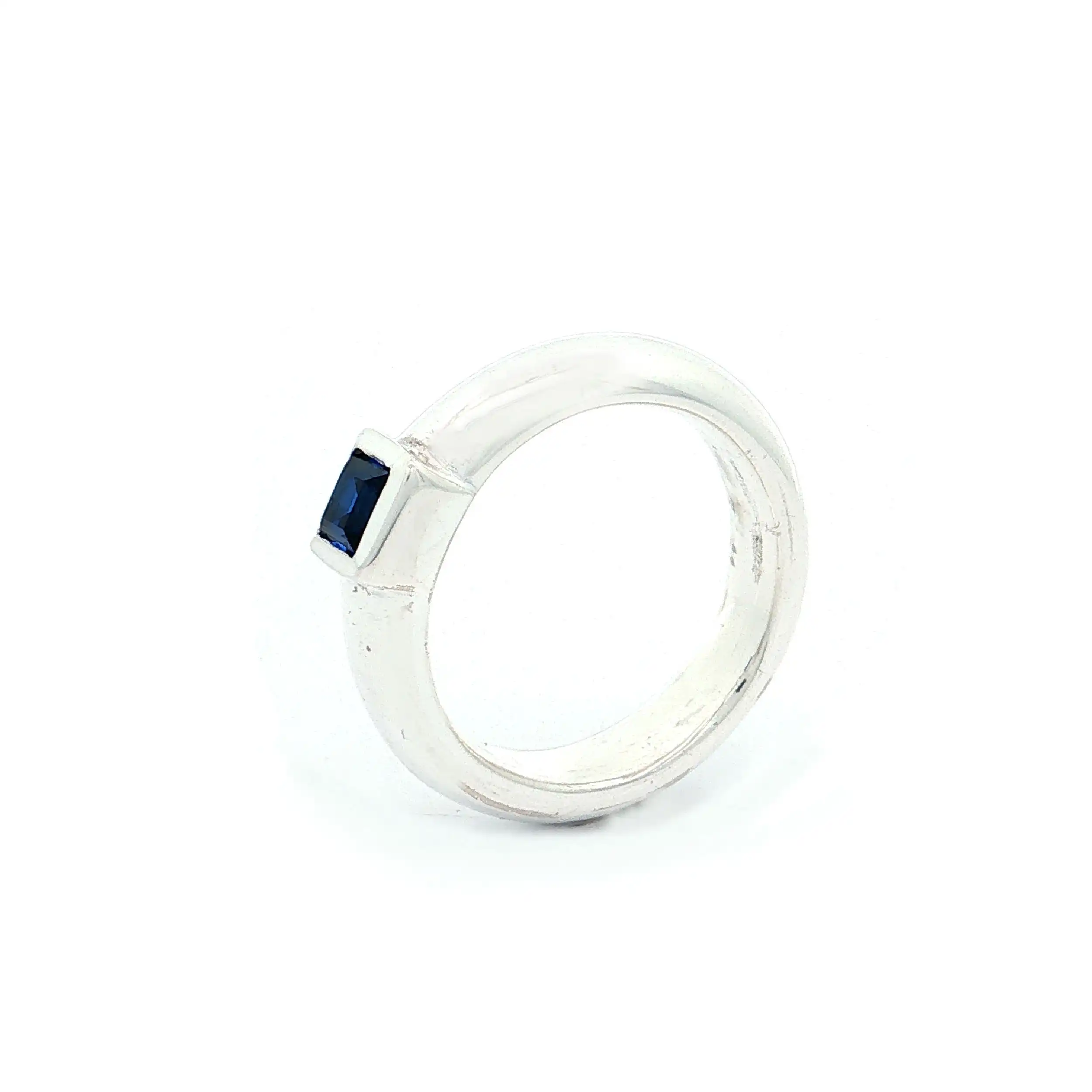 Ring Silber mit blauem Farbstein