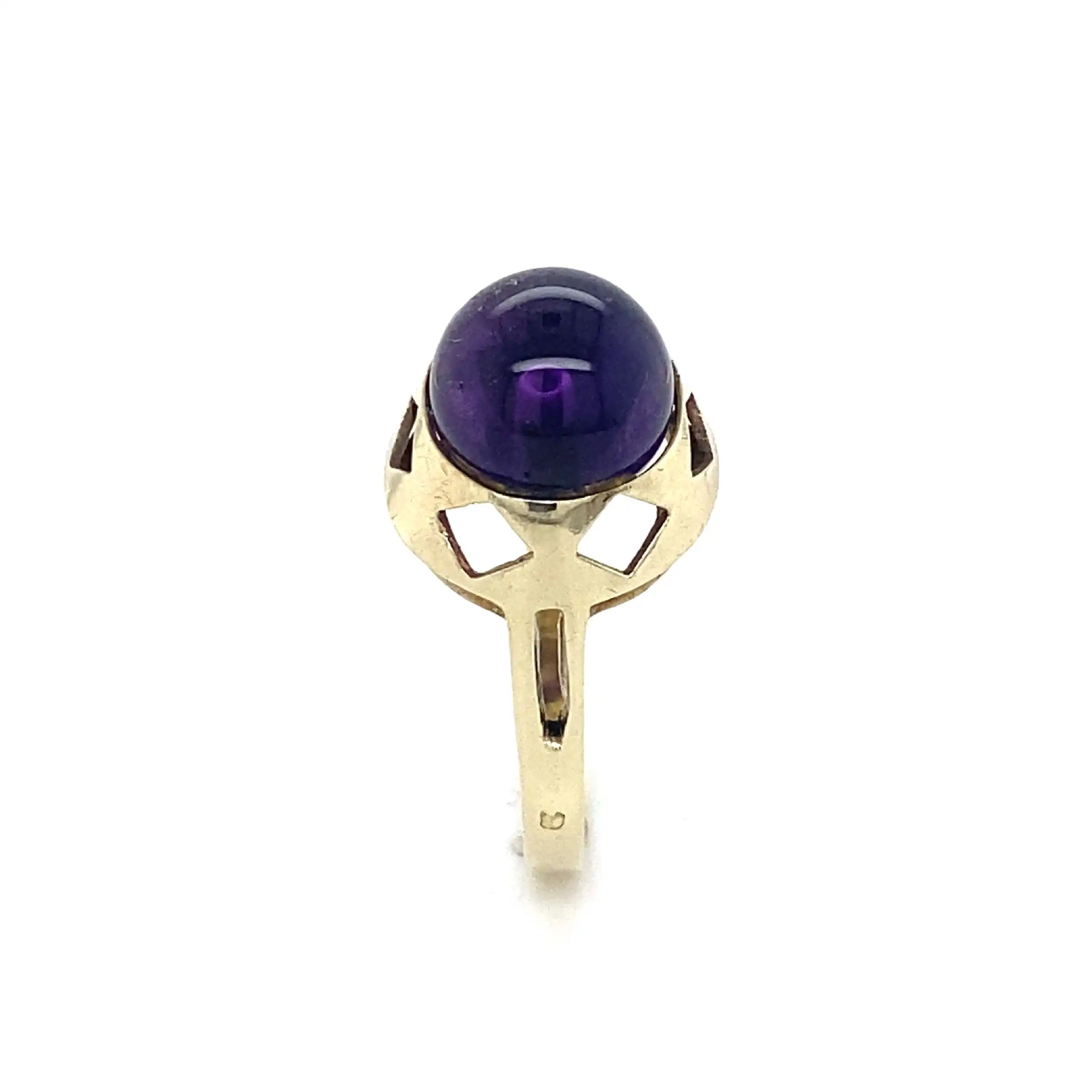 Ring Gelbgold mit Amethyst Cabochon