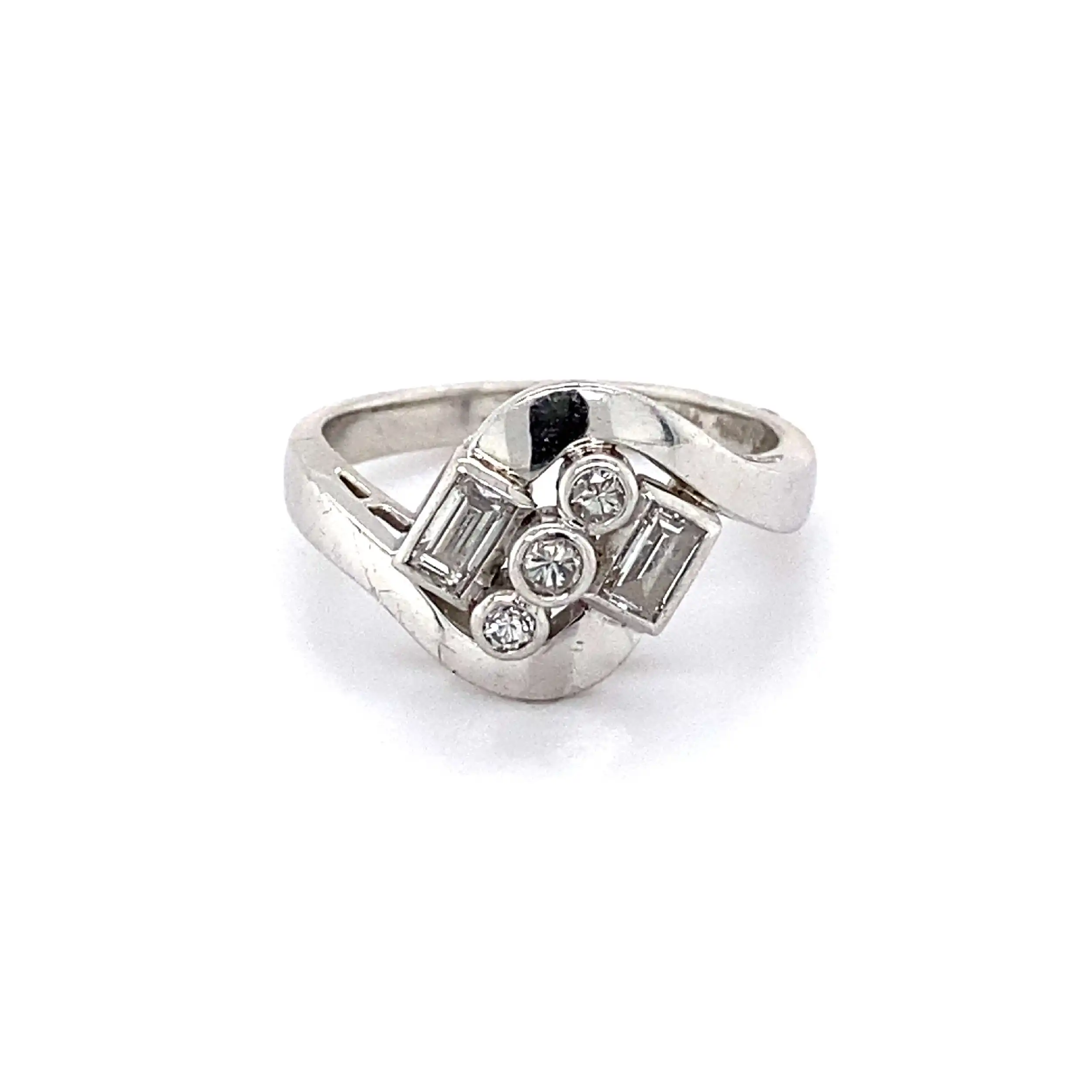 Ring Weißgold mit Brillanten und Diamanten in Baguetteschliff Ring Weißgold mit Brillanten und Diamanten in Baguetteschliff