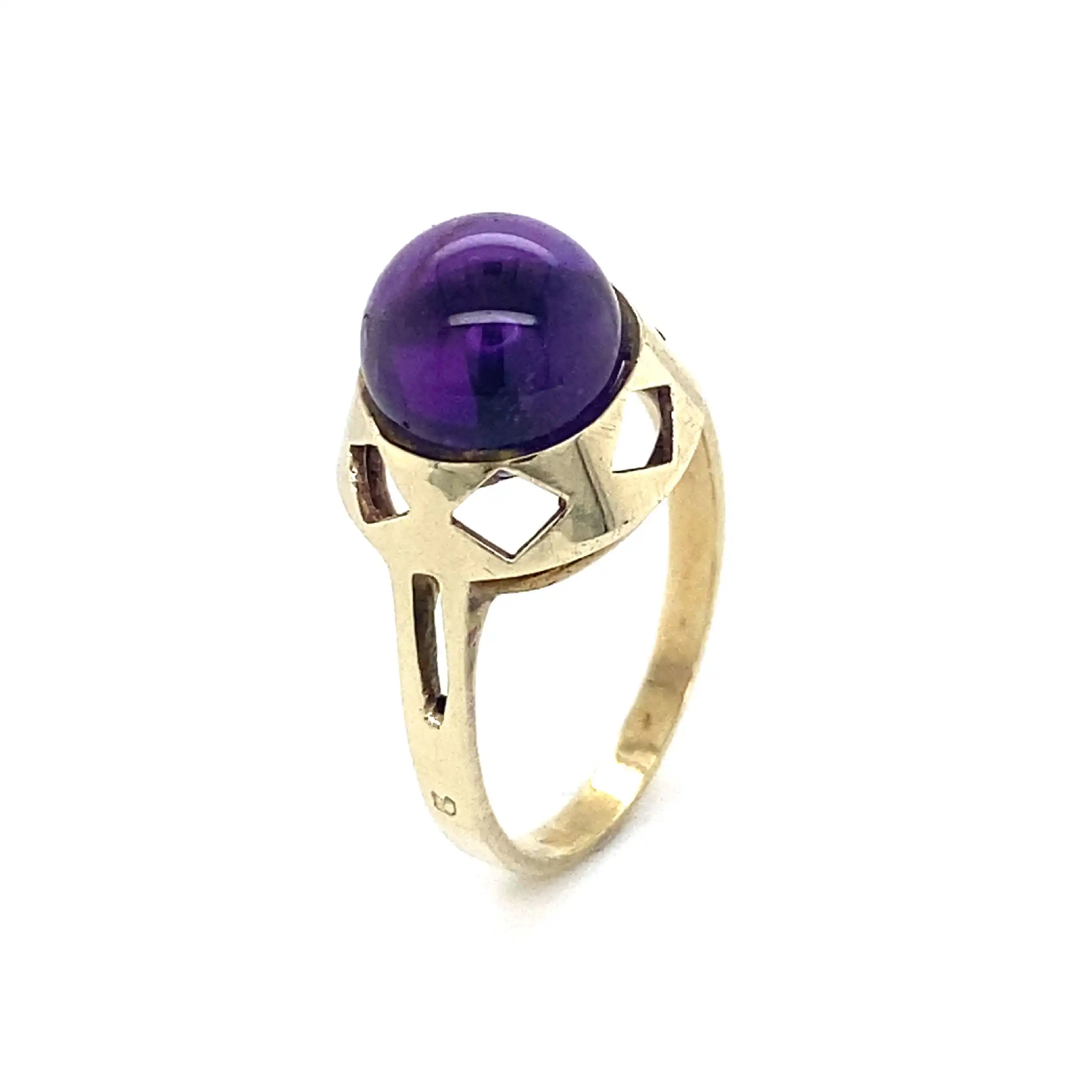 Ring Gelbgold mit Amethyst Cabochon