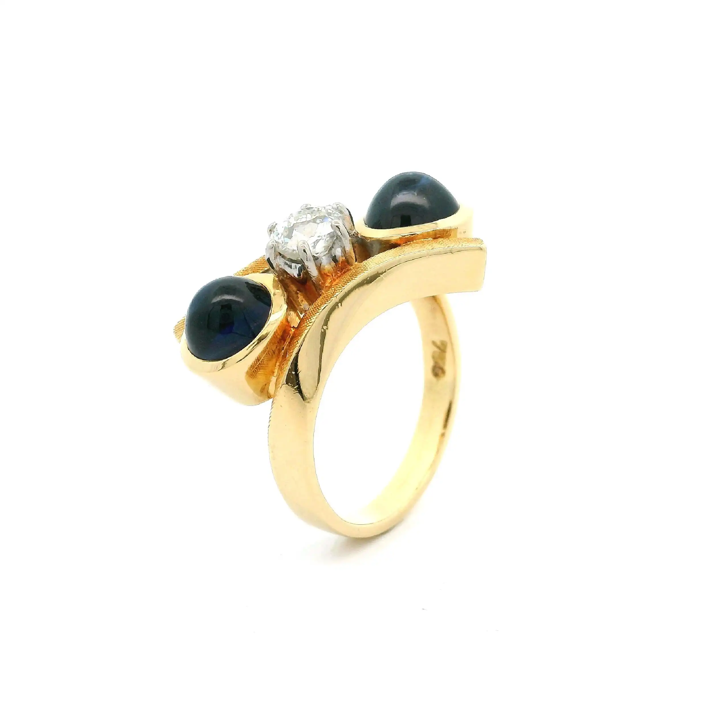 Ring Gelbgold mit Saphir Cabochon & Altschliff-Brillant Ring Gelbgold mit Saphir Cabochon & Altschliff-Brillant